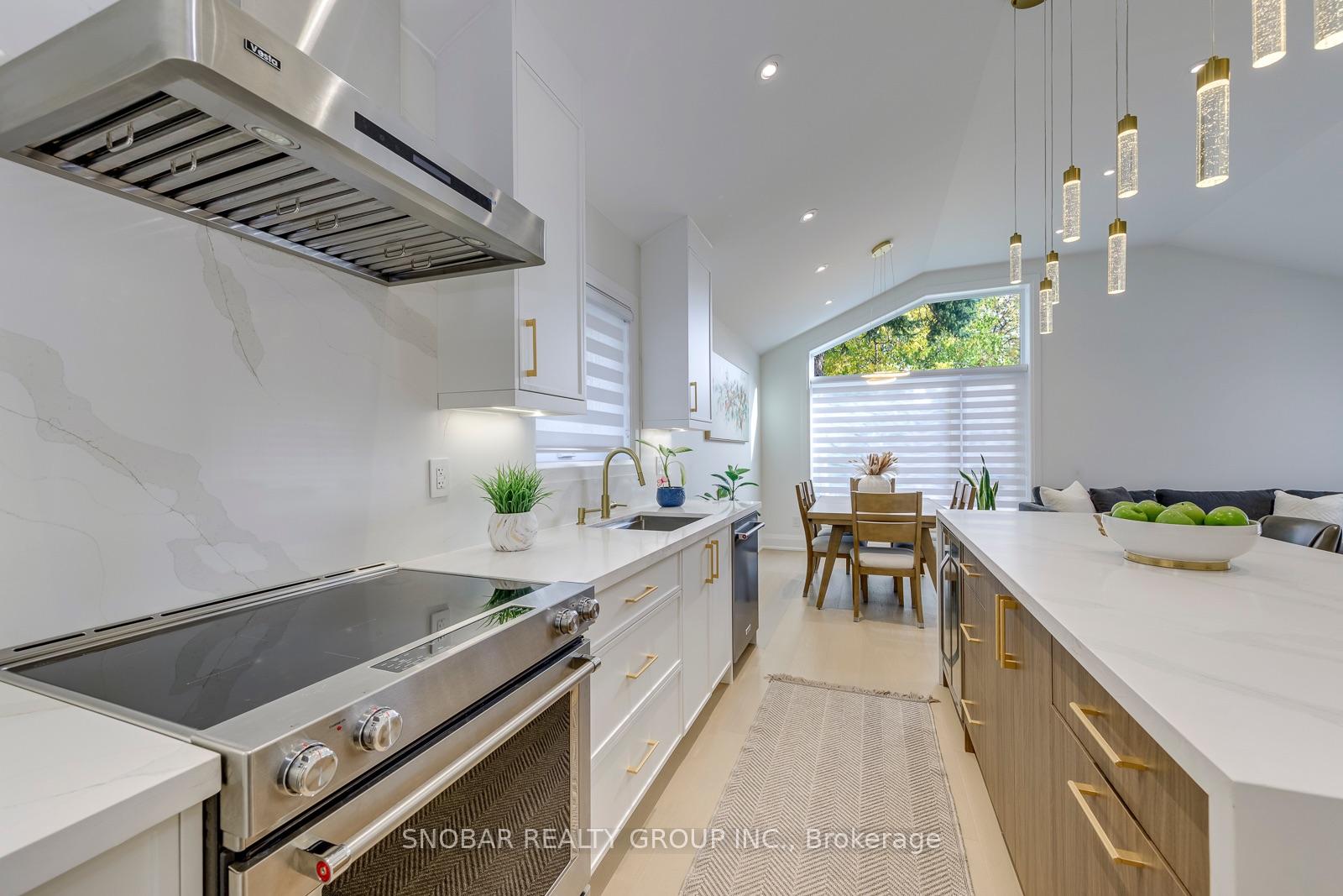Photo 11 of 23 Mitre Place, Etobicoke, Kingsview Village-The Westway — HOMEH