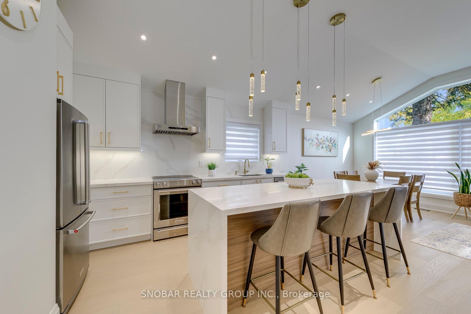 Photo 12 of 23 Mitre Place, Etobicoke, Kingsview Village-The Westway — HOMEH