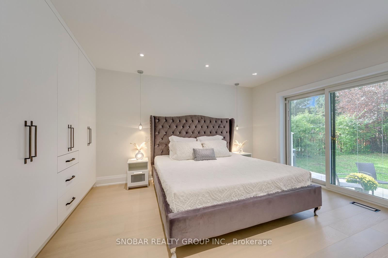 Photo 14 of 23 Mitre Place, Etobicoke, Kingsview Village-The Westway — HOMEH