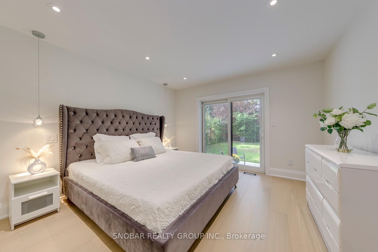 Photo 15 of 23 Mitre Place, Etobicoke, Kingsview Village-The Westway — HOMEH