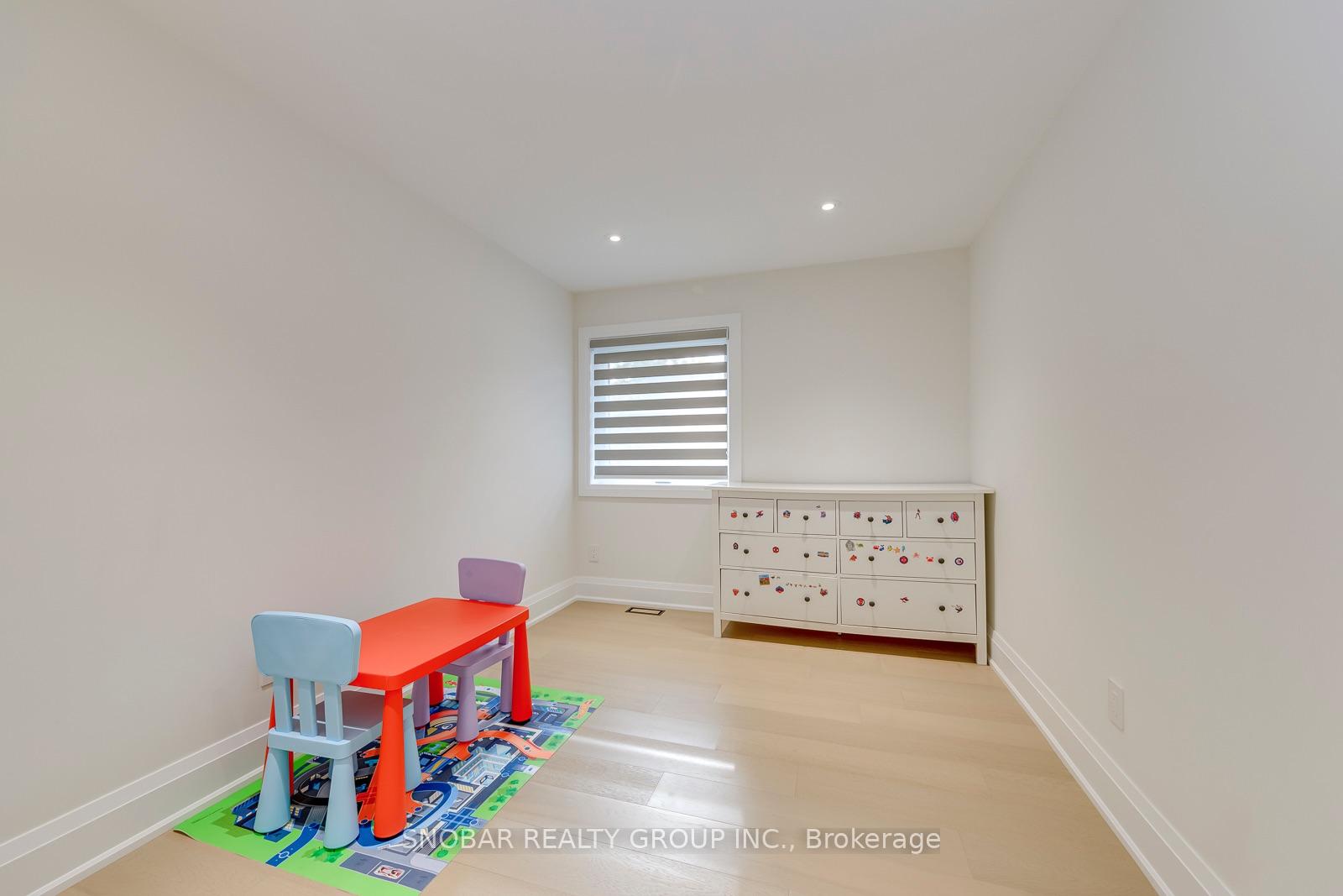 Photo 17 of 23 Mitre Place, Etobicoke, Kingsview Village-The Westway — HOMEH