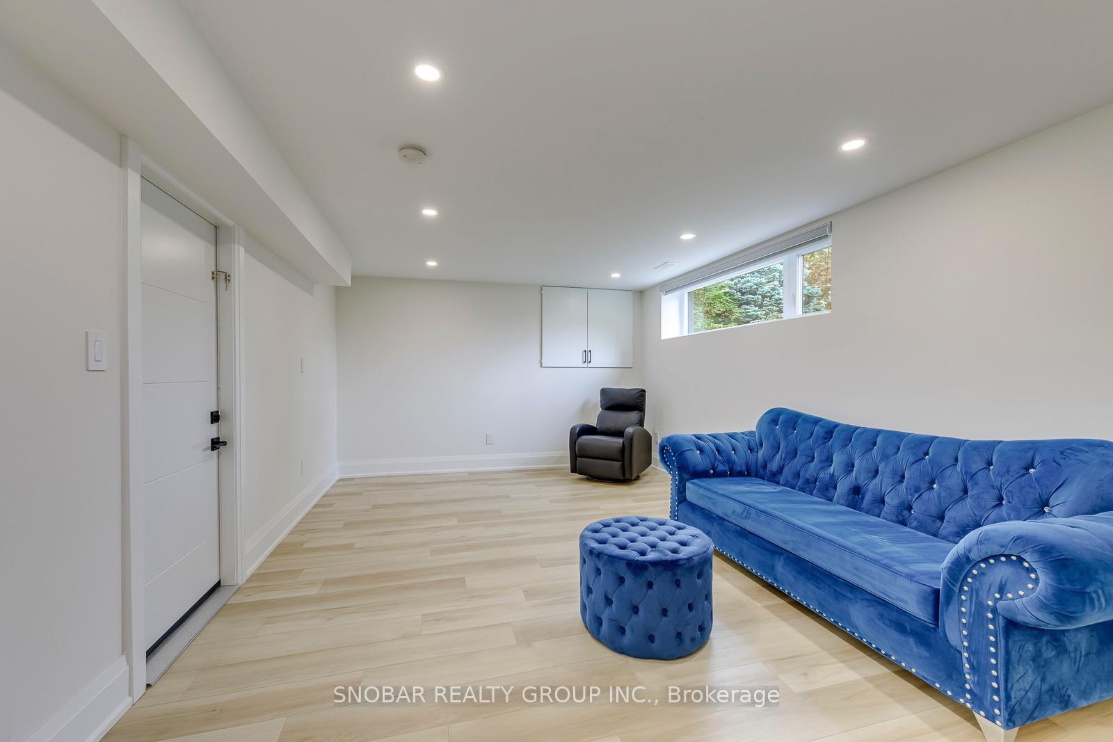 Photo 20 of 23 Mitre Place, Etobicoke, Kingsview Village-The Westway — HOMEH
