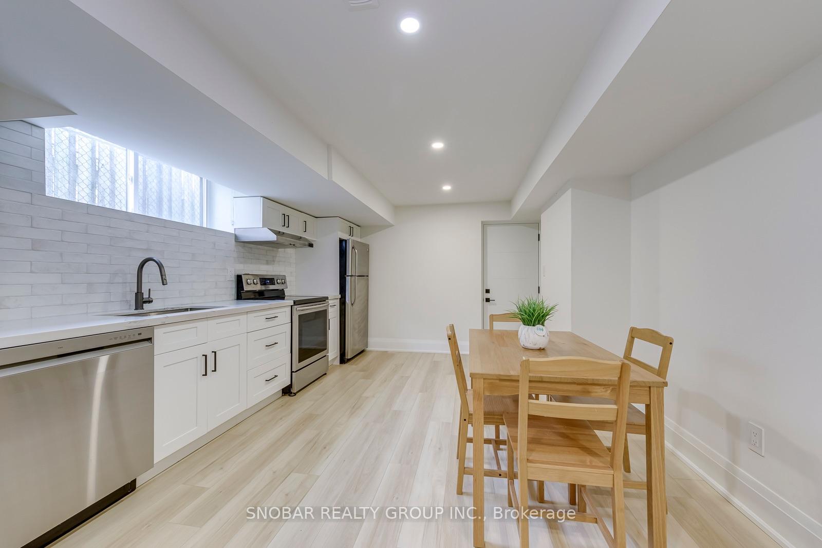 Photo 22 of 23 Mitre Place, Etobicoke, Kingsview Village-The Westway — HOMEH