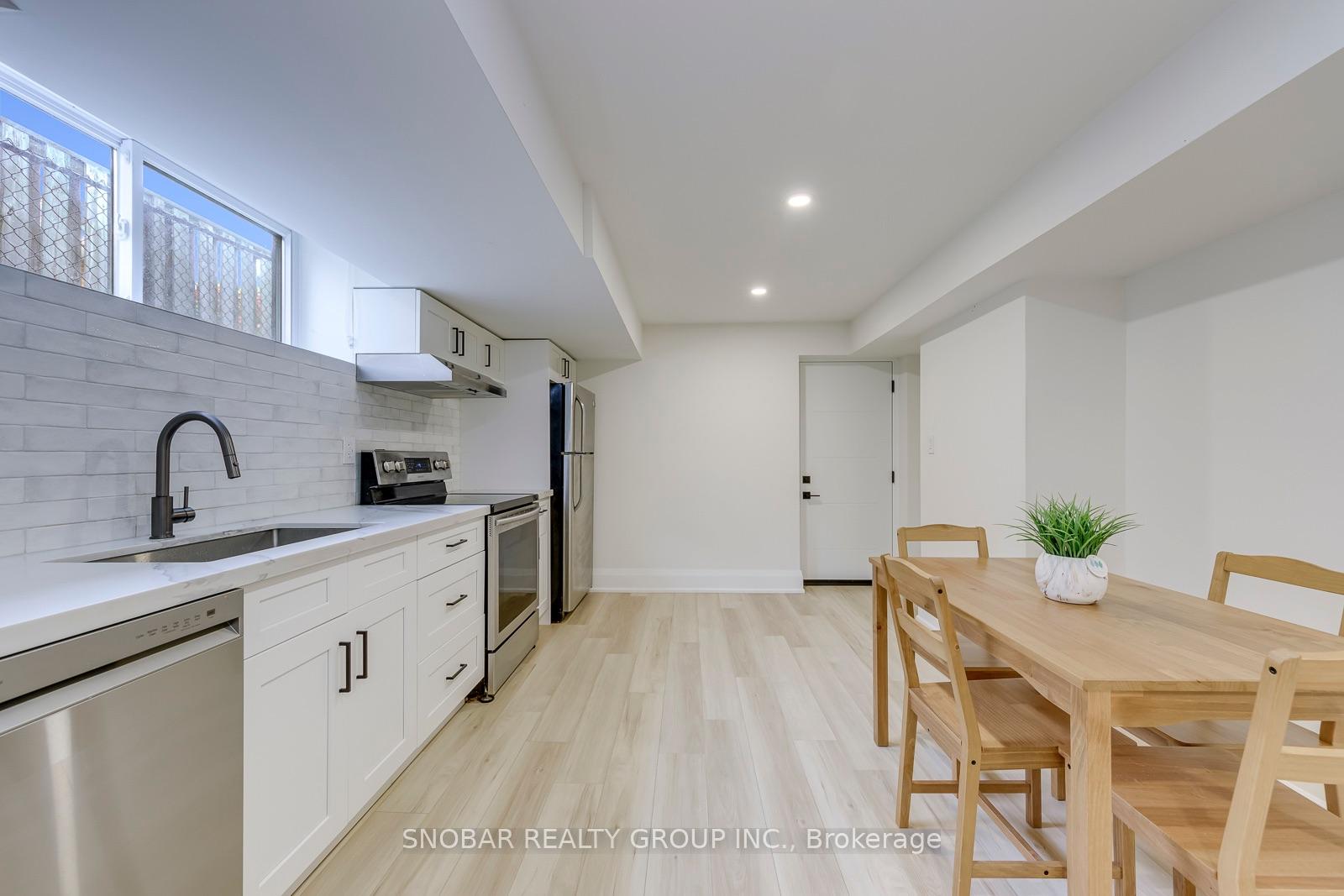 Photo 23 of 23 Mitre Place, Etobicoke, Kingsview Village-The Westway — HOMEH