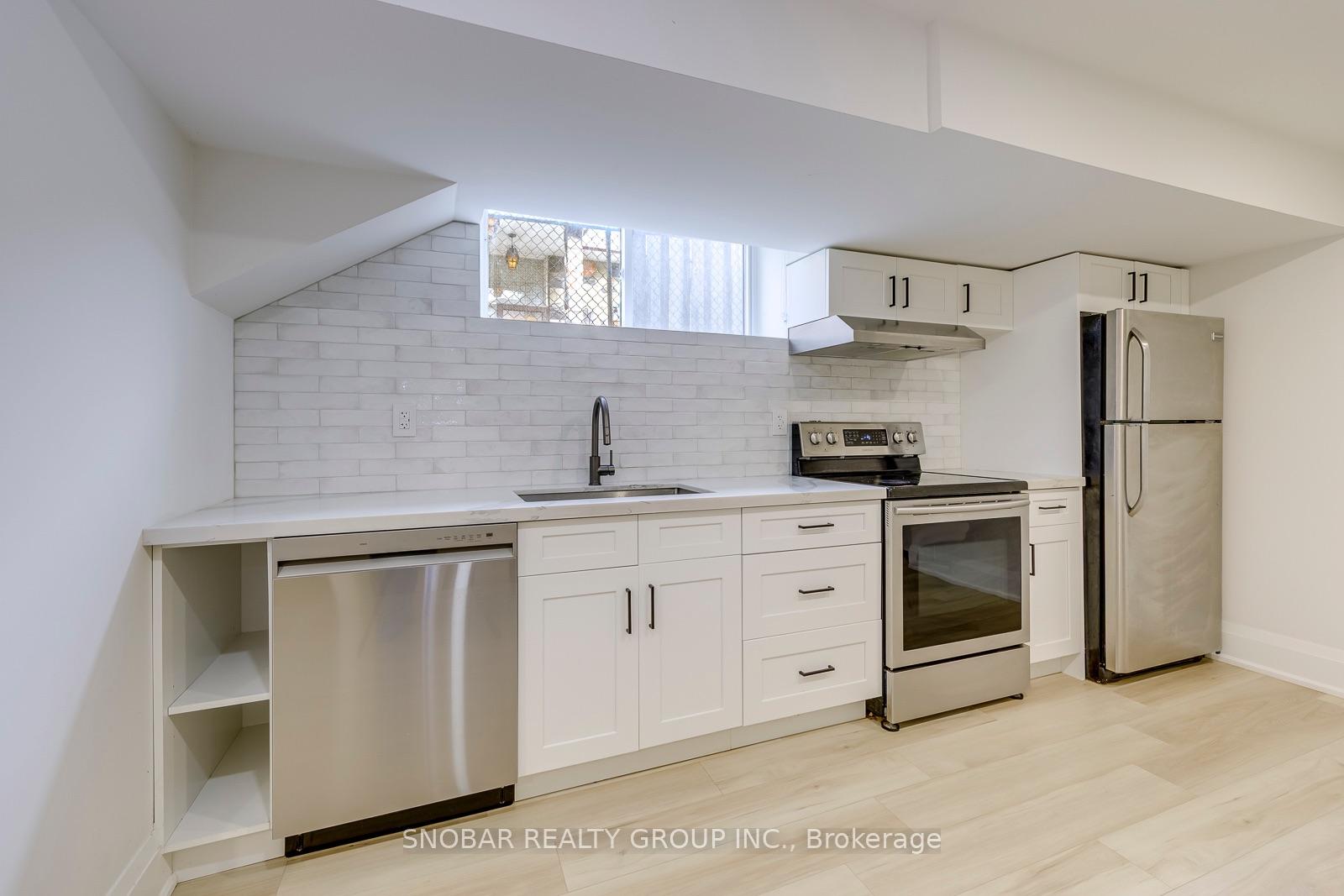 Photo 24 of 23 Mitre Place, Etobicoke, Kingsview Village-The Westway — HOMEH