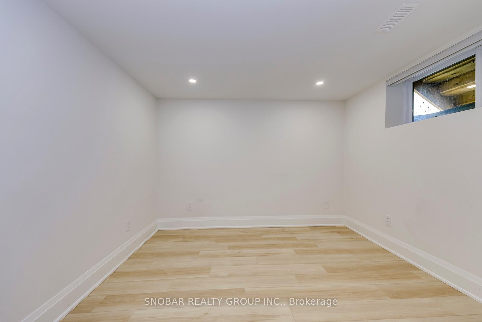 Photo 26 of 23 Mitre Place, Etobicoke, Kingsview Village-The Westway — HOMEH