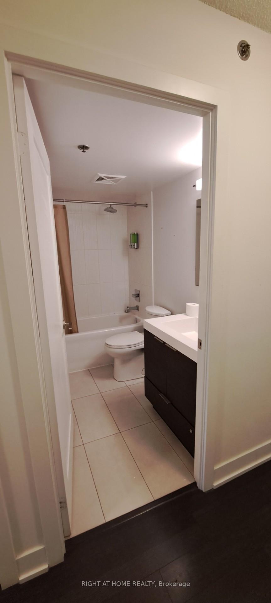 Photo 10 of Unit 404, 318 Richmond Street W, Toronto, Waterfront Communities — HOMEH