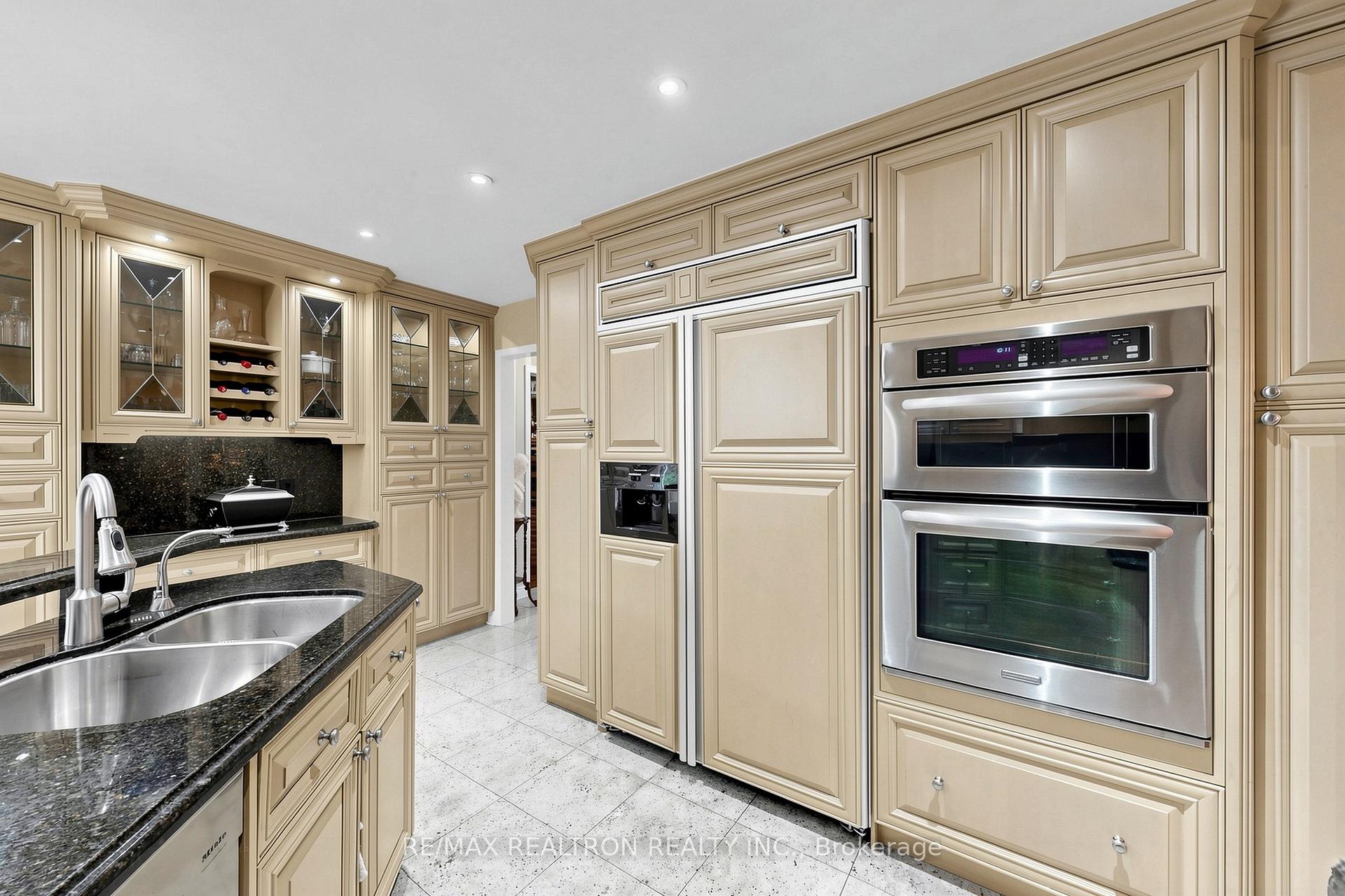Photo 7 of 2 Manor Place, Brampton, Heart Lake West — HOMEH