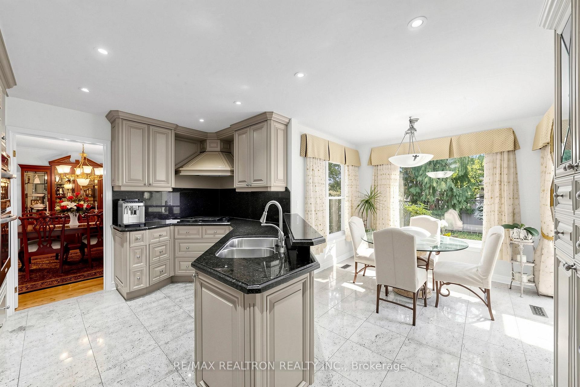 Photo 9 of 2 Manor Place, Brampton, Heart Lake West — HOMEH