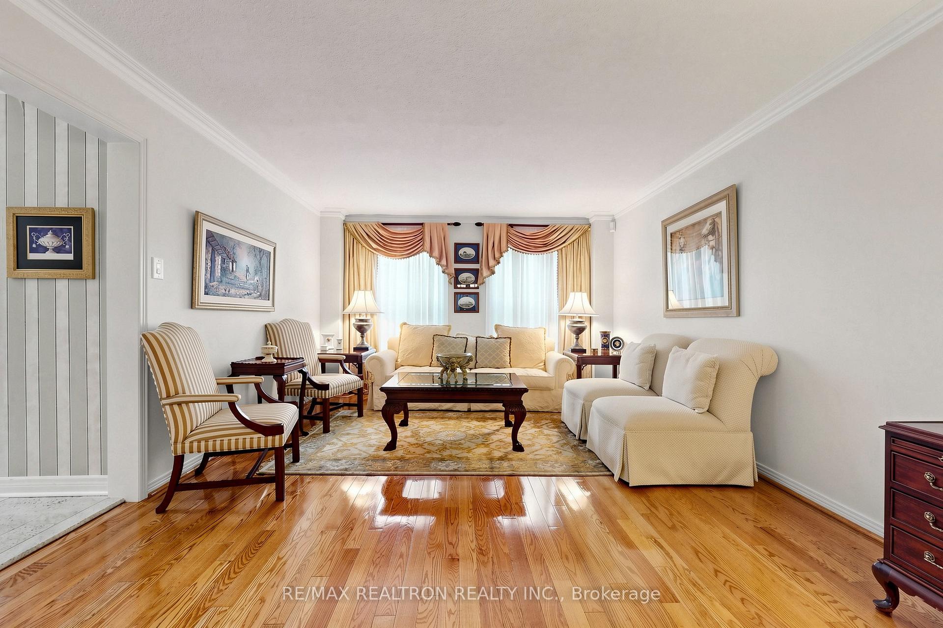 Photo 12 of 2 Manor Place, Brampton, Heart Lake West — HOMEH