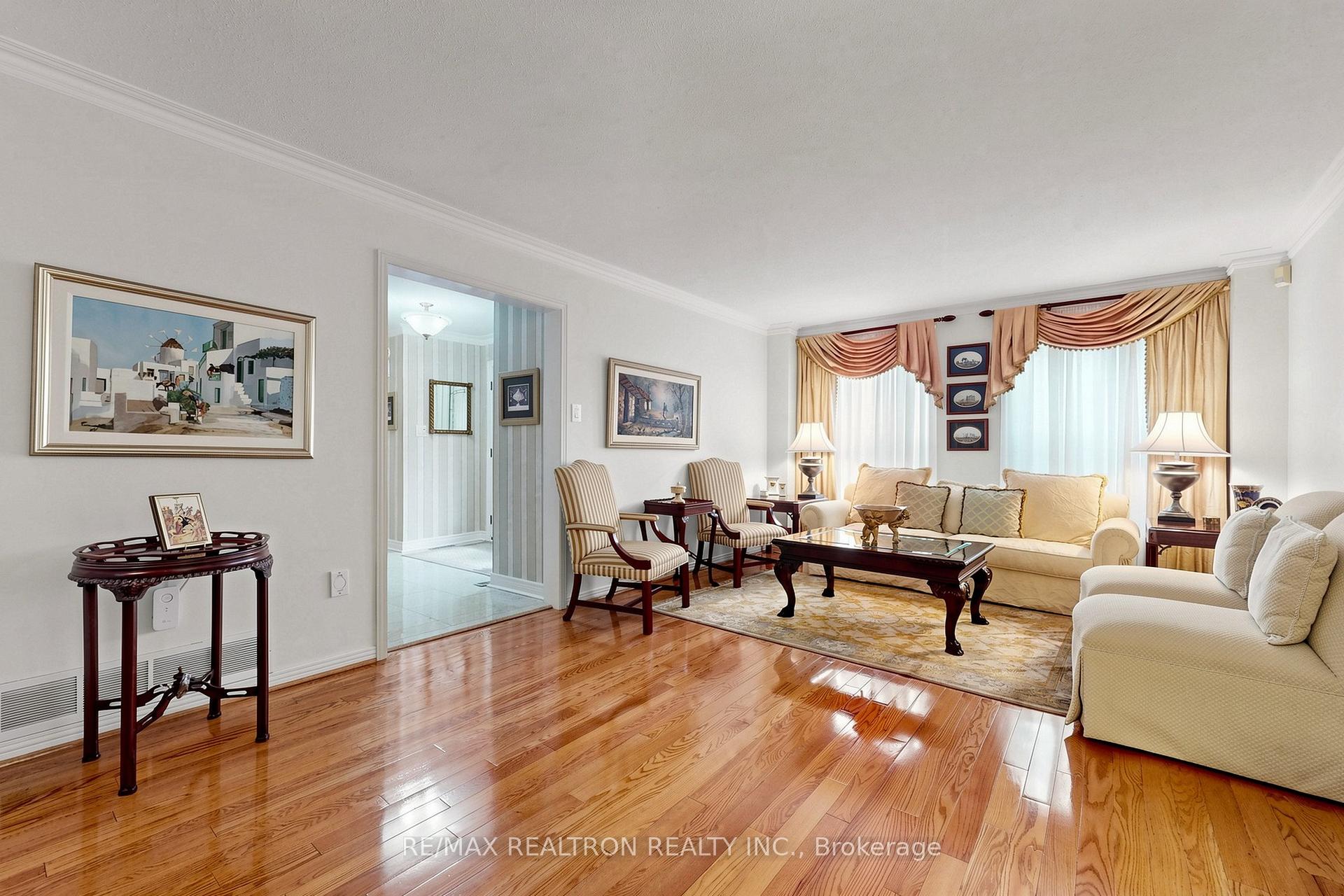 Photo 13 of 2 Manor Place, Brampton, Heart Lake West — HOMEH