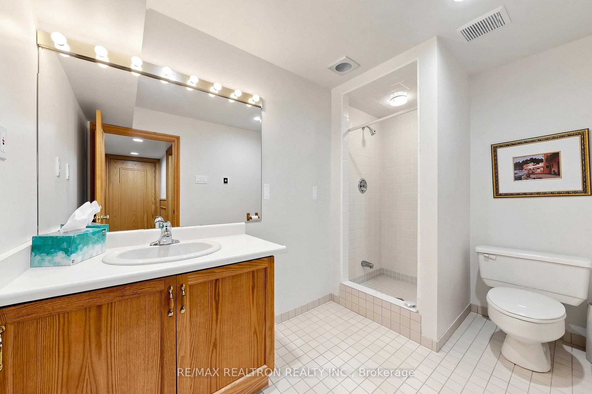 Photo 35 of 2 Manor Place, Brampton, Heart Lake West — HOMEH