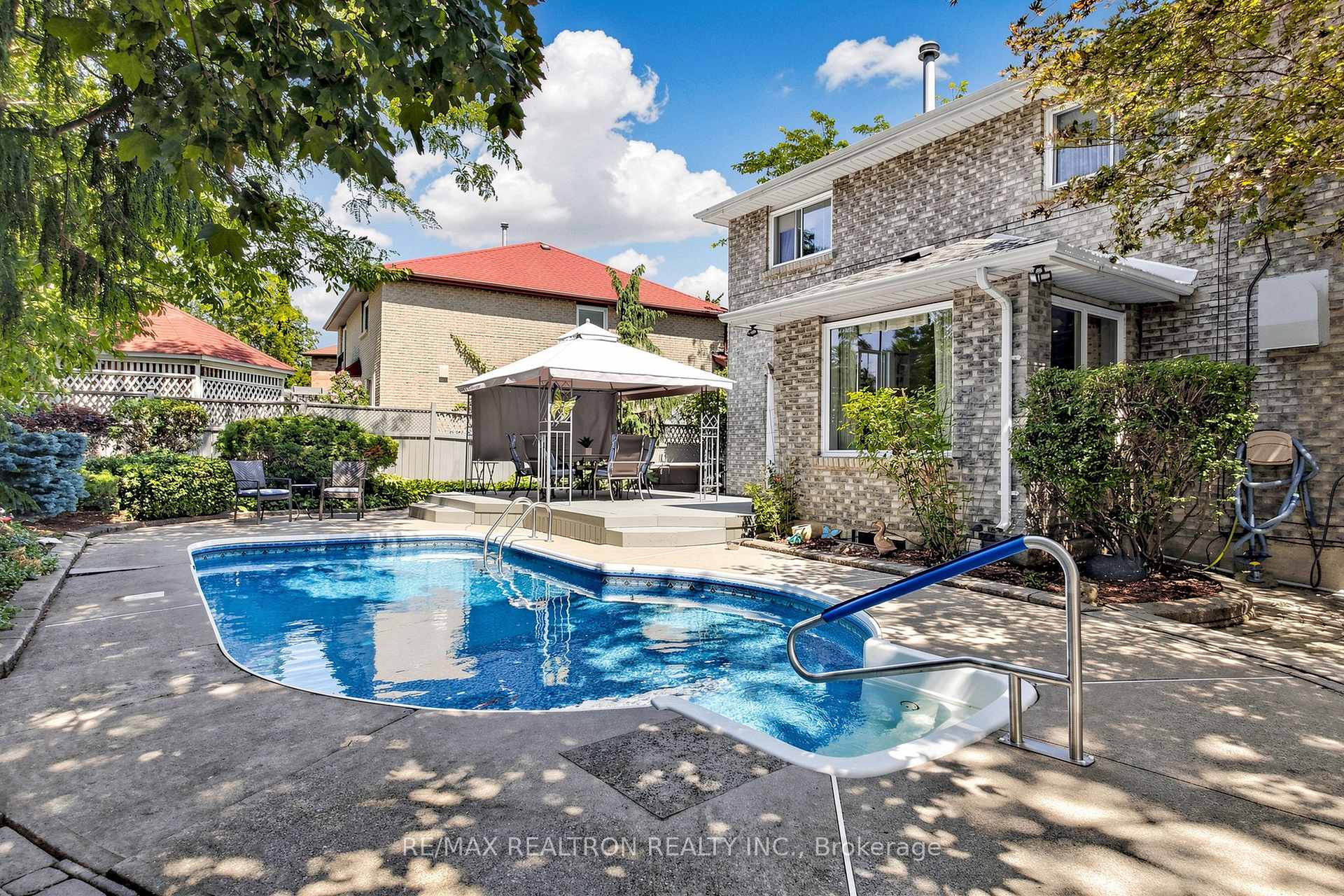 Photo 38 of 2 Manor Place, Brampton, Heart Lake West — HOMEH