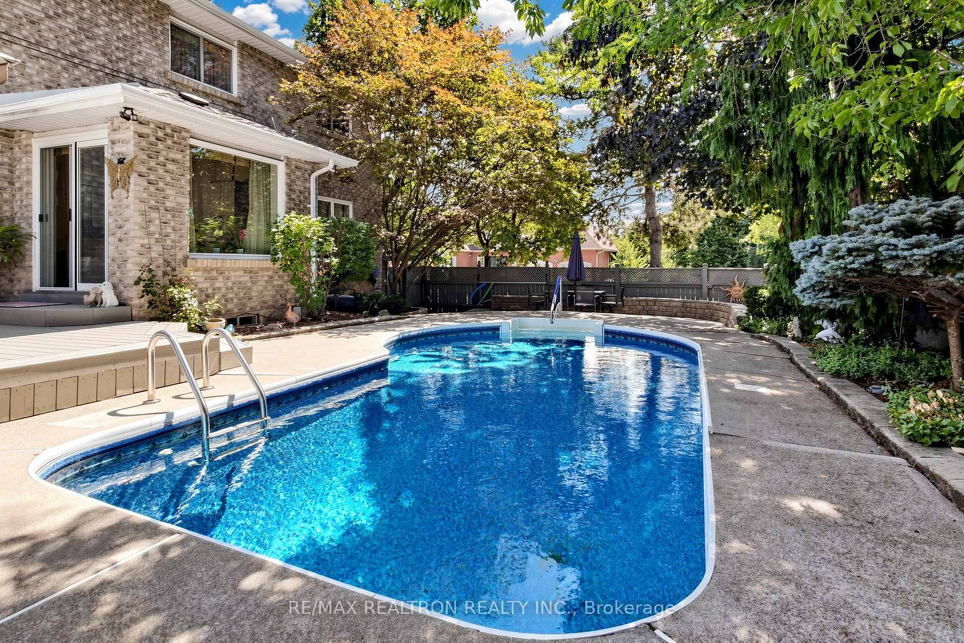 Photo 39 of 2 Manor Place, Brampton, Heart Lake West — HOMEH