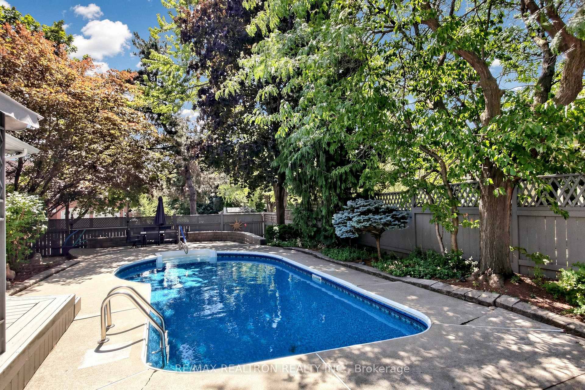 Photo 40 of 2 Manor Place, Brampton, Heart Lake West — HOMEH