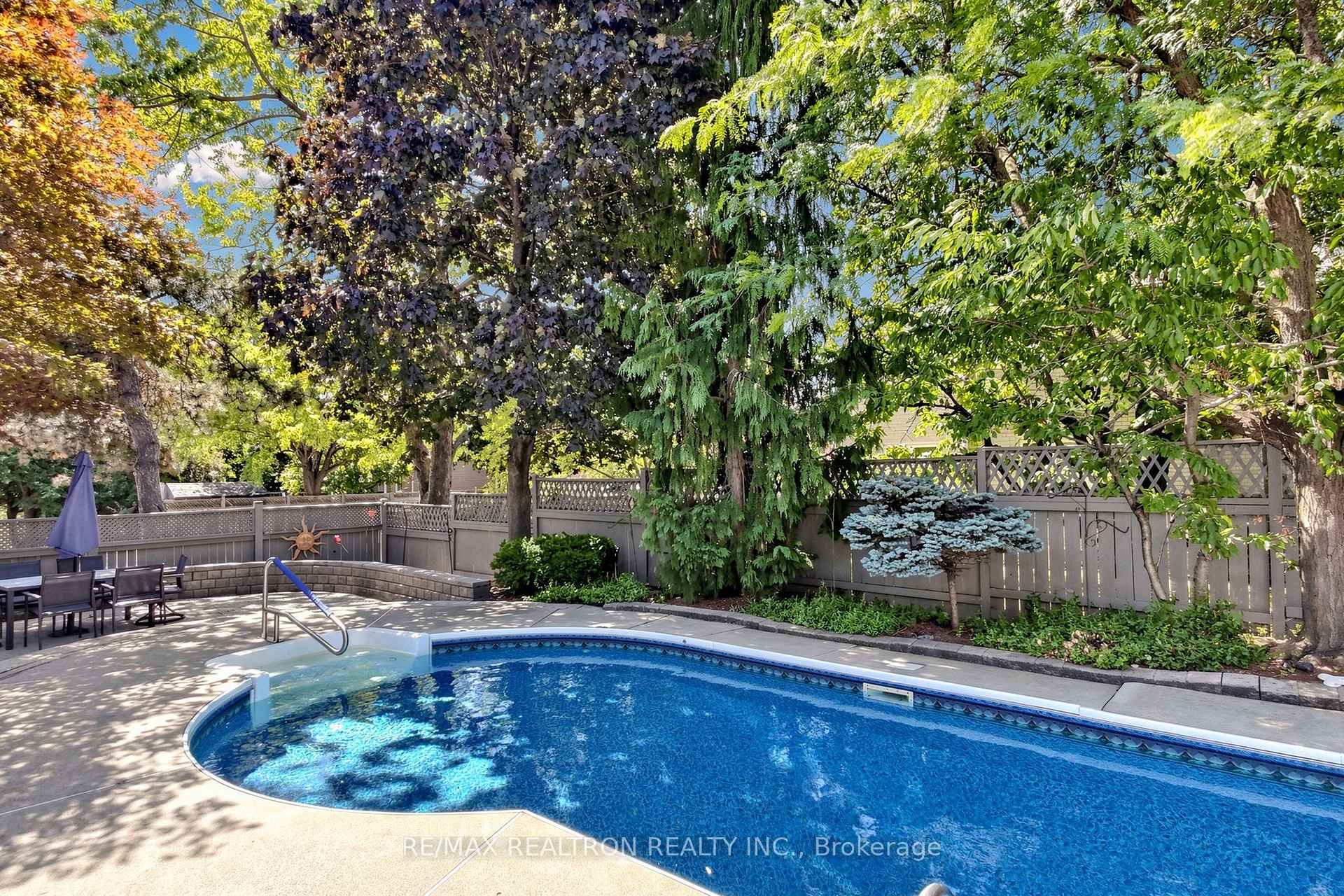 Photo 41 of 2 Manor Place, Brampton, Heart Lake West — HOMEH