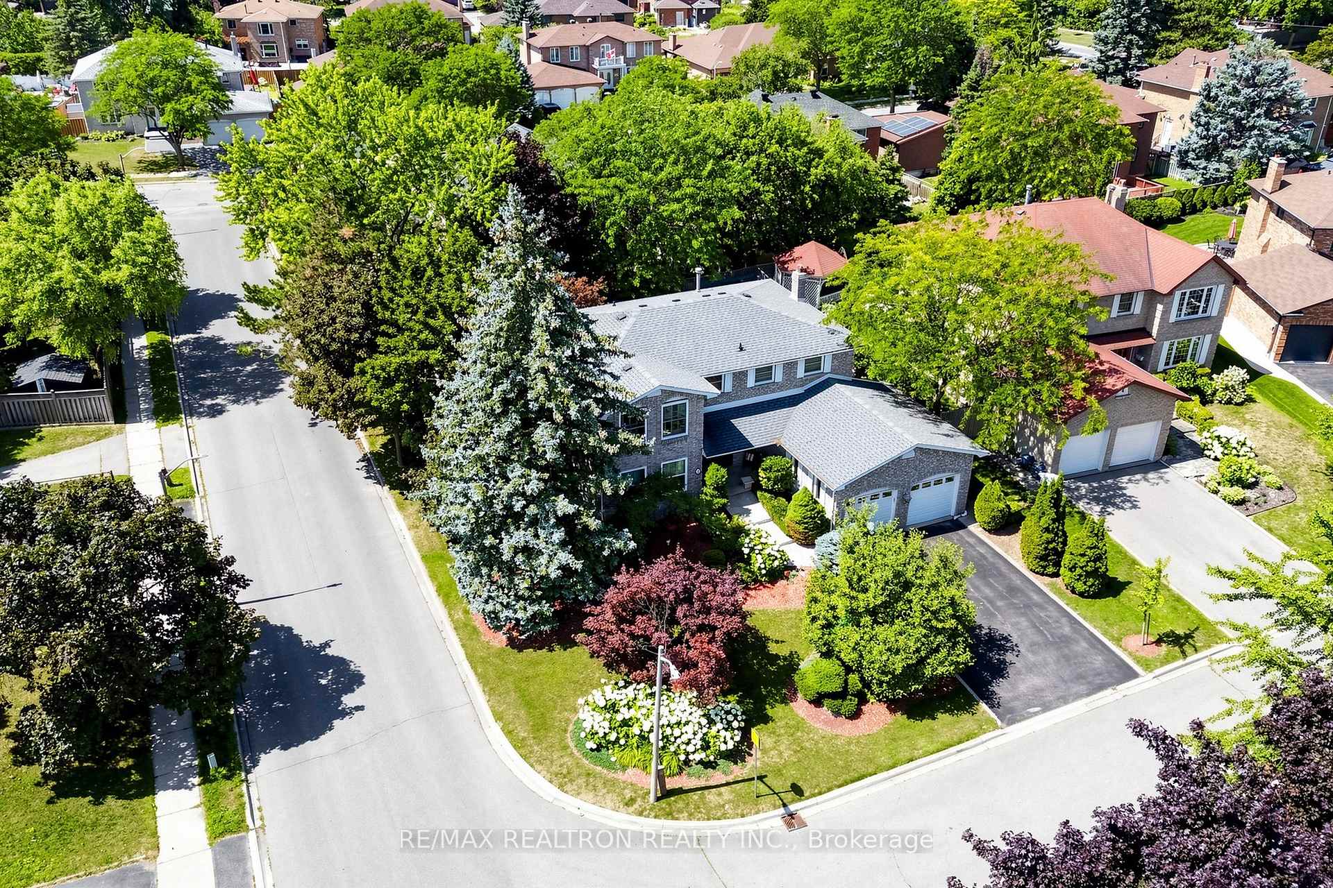 Photo 43 of 2 Manor Place, Brampton, Heart Lake West — HOMEH