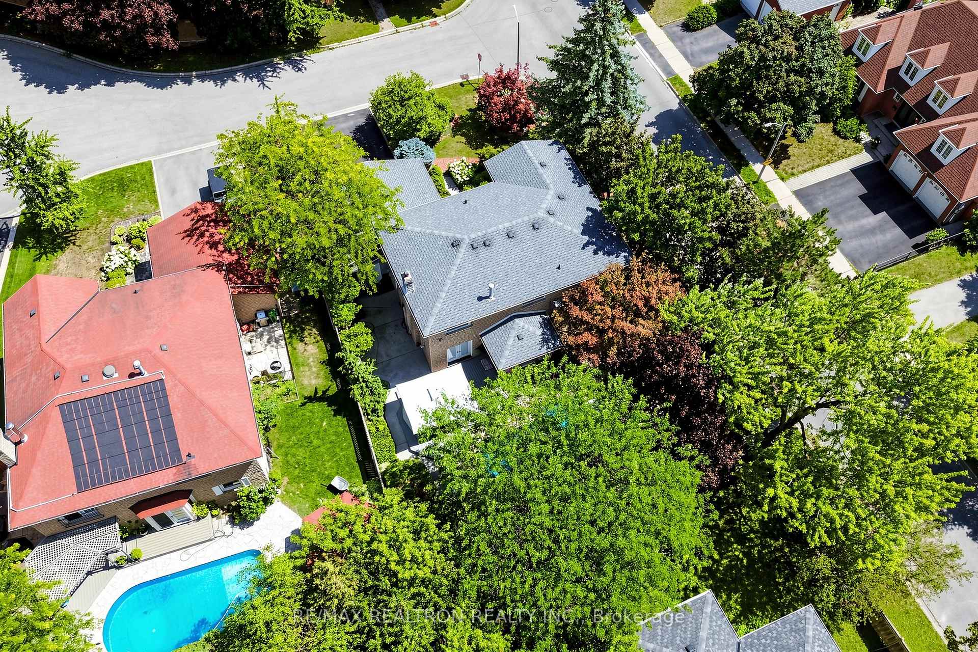 Photo 45 of 2 Manor Place, Brampton, Heart Lake West — HOMEH