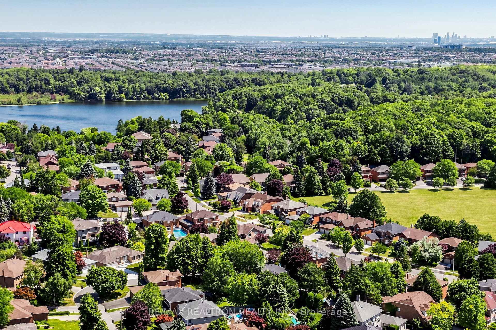 Photo 46 of 2 Manor Place, Brampton, Heart Lake West — HOMEH