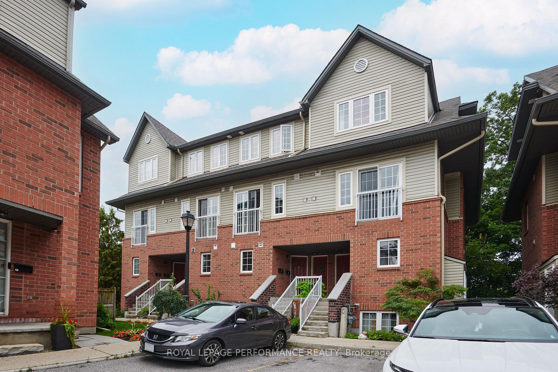 Photo 1 of 64 Mayflower Private, Ottawa, Woodroffe — HOMEH