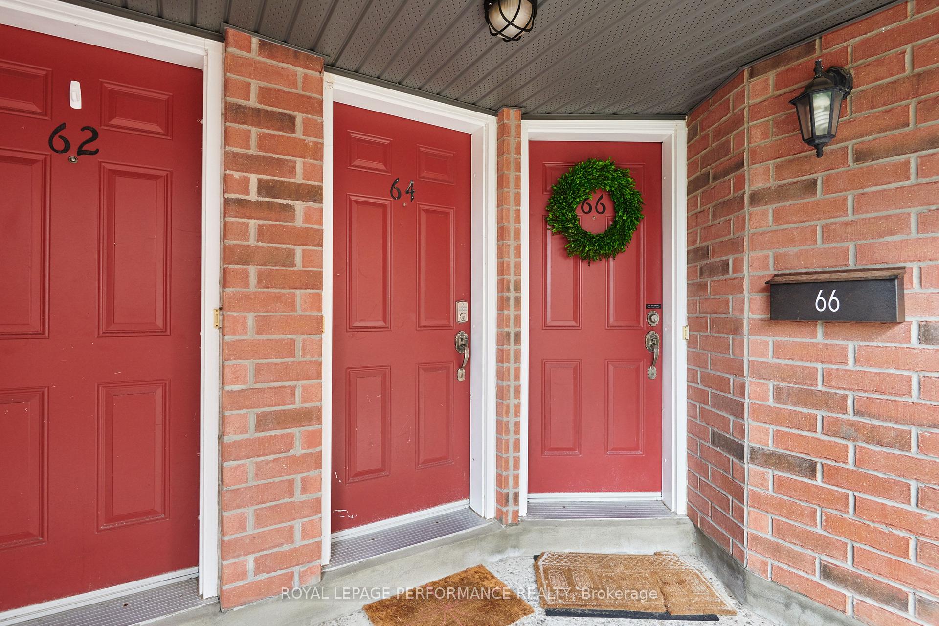 Photo 5 of 64 Mayflower Private, Ottawa, Woodroffe — HOMEH