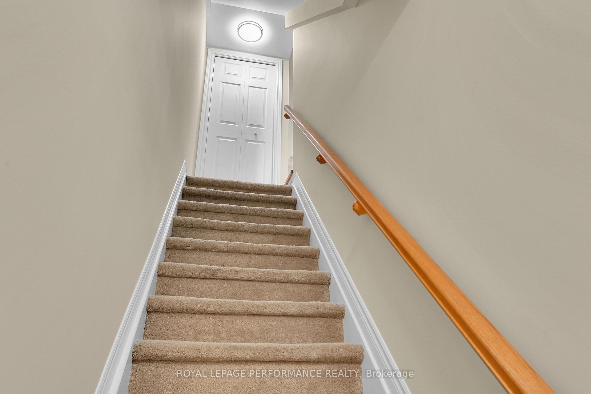 Photo 6 of 64 Mayflower Private, Ottawa, Woodroffe — HOMEH