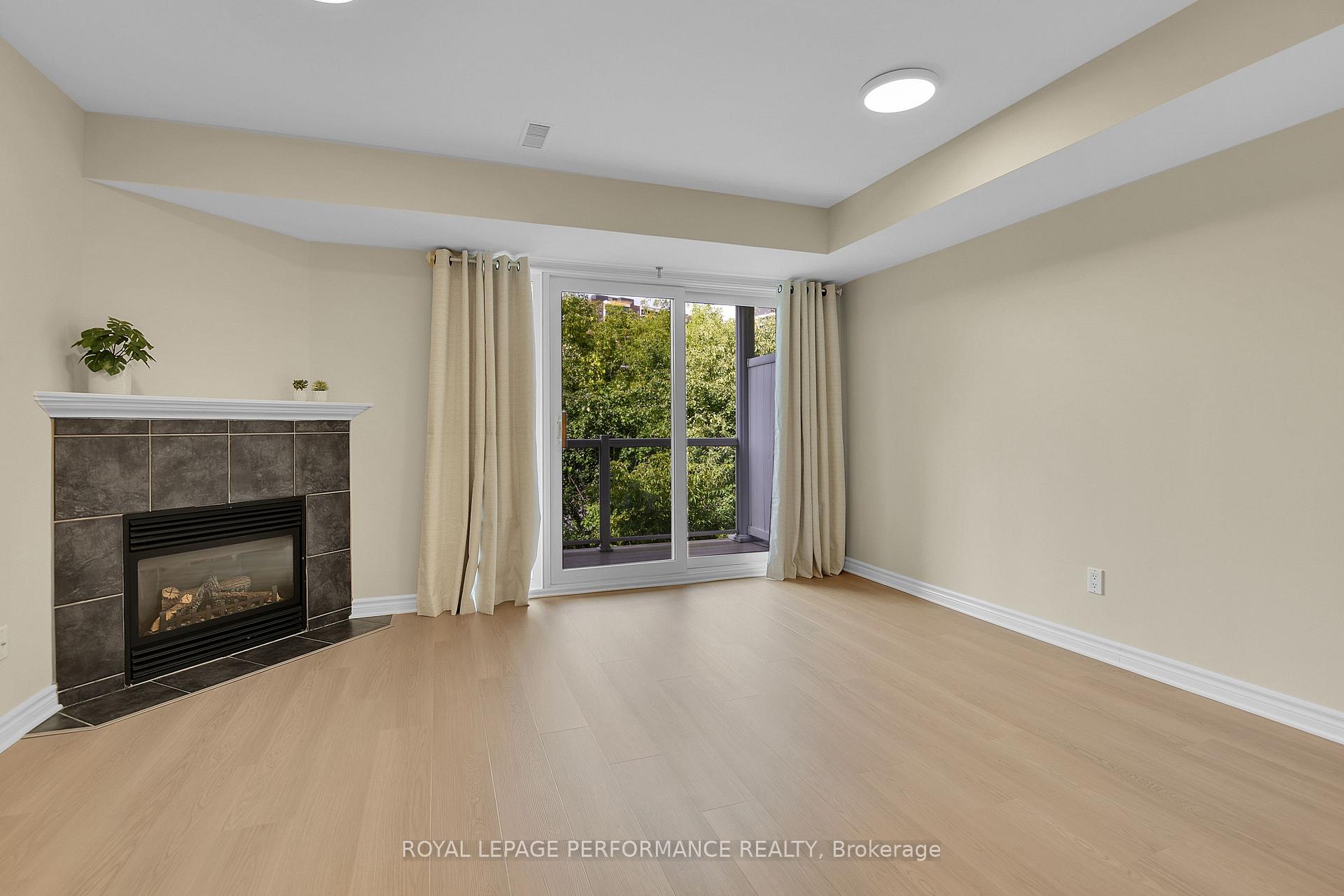 Photo 10 of 64 Mayflower Private, Ottawa, Woodroffe — HOMEH