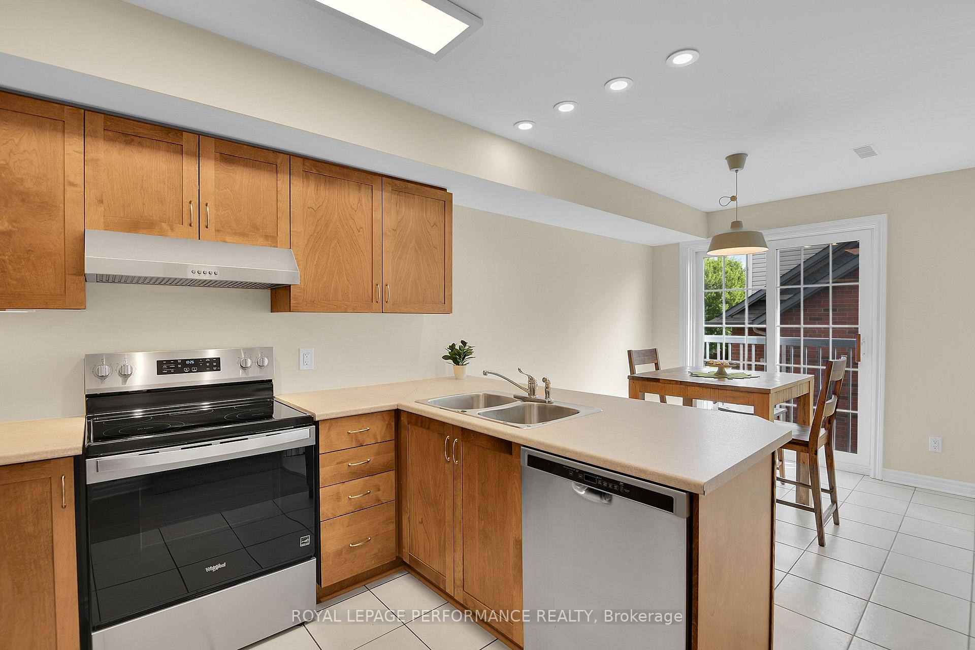 Photo 19 of 64 Mayflower Private, Ottawa, Woodroffe — HOMEH