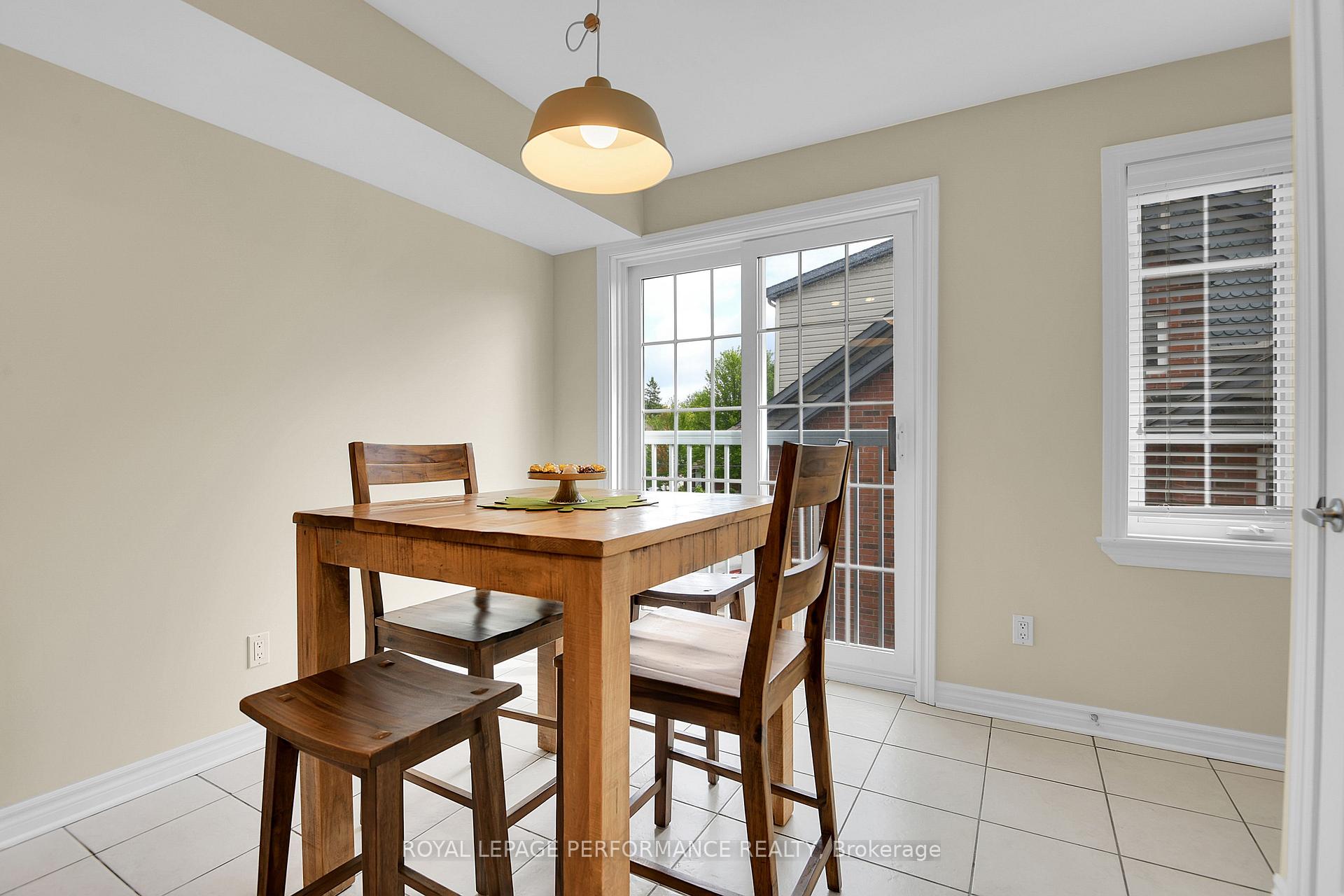 Photo 20 of 64 Mayflower Private, Ottawa, Woodroffe — HOMEH