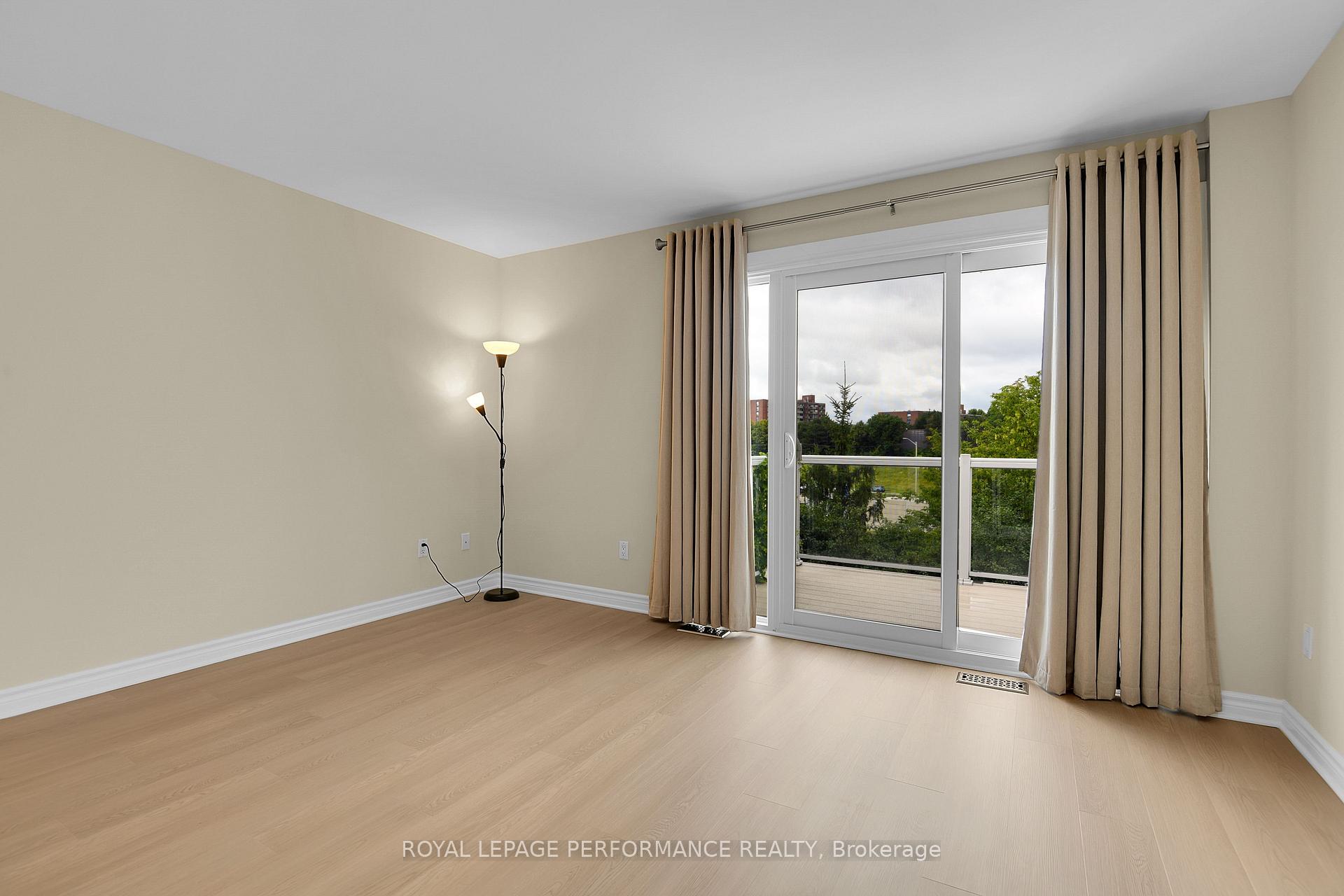 Photo 25 of 64 Mayflower Private, Ottawa, Woodroffe — HOMEH