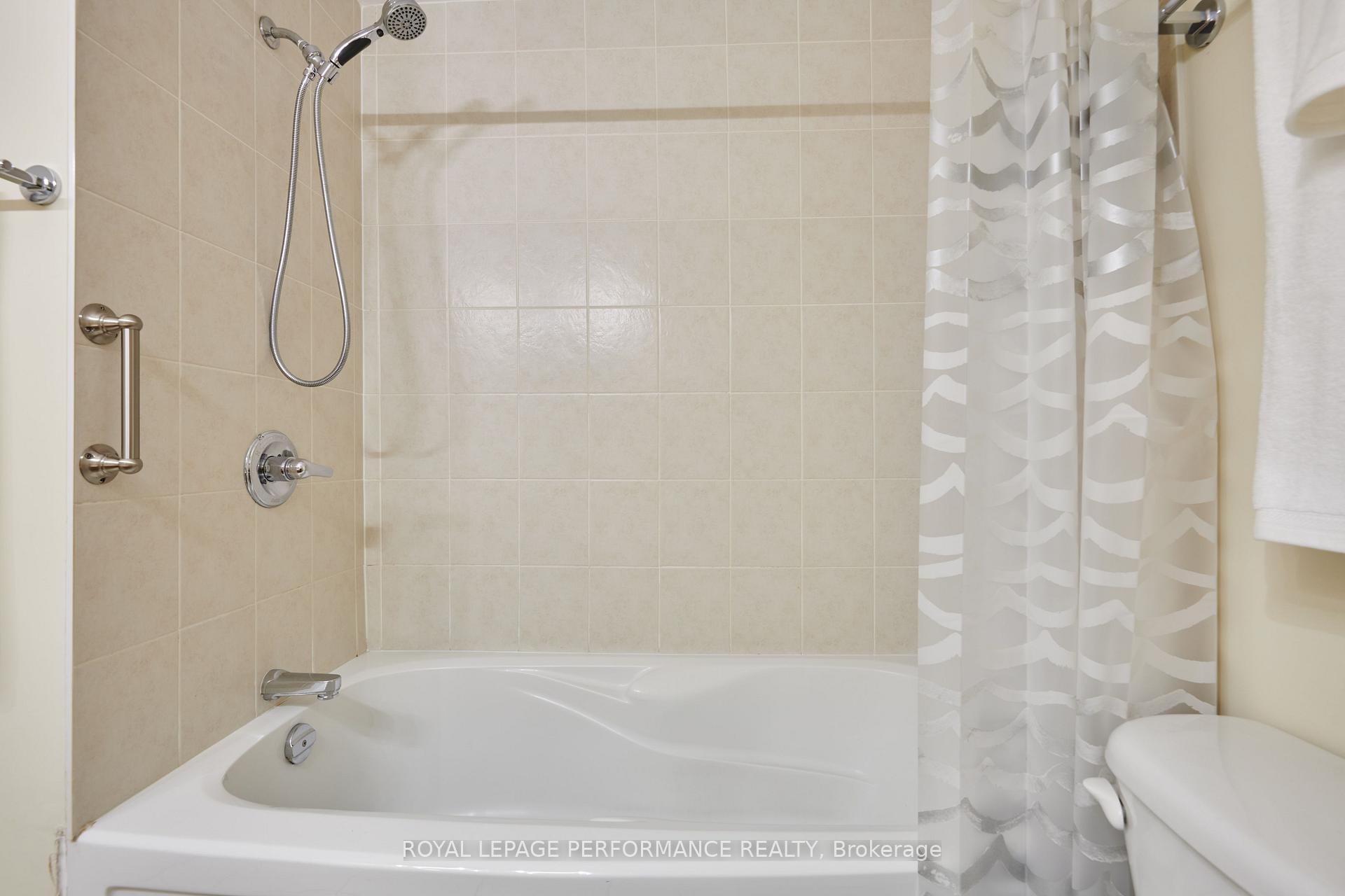 Photo 35 of 64 Mayflower Private, Ottawa, Woodroffe — HOMEH