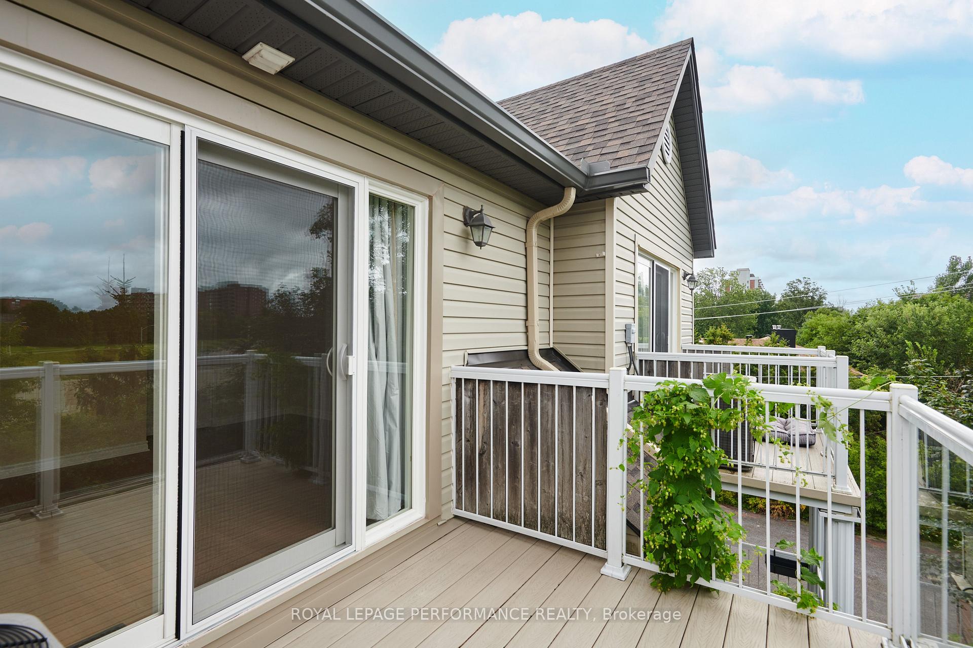 Photo 37 of 64 Mayflower Private, Ottawa, Woodroffe — HOMEH