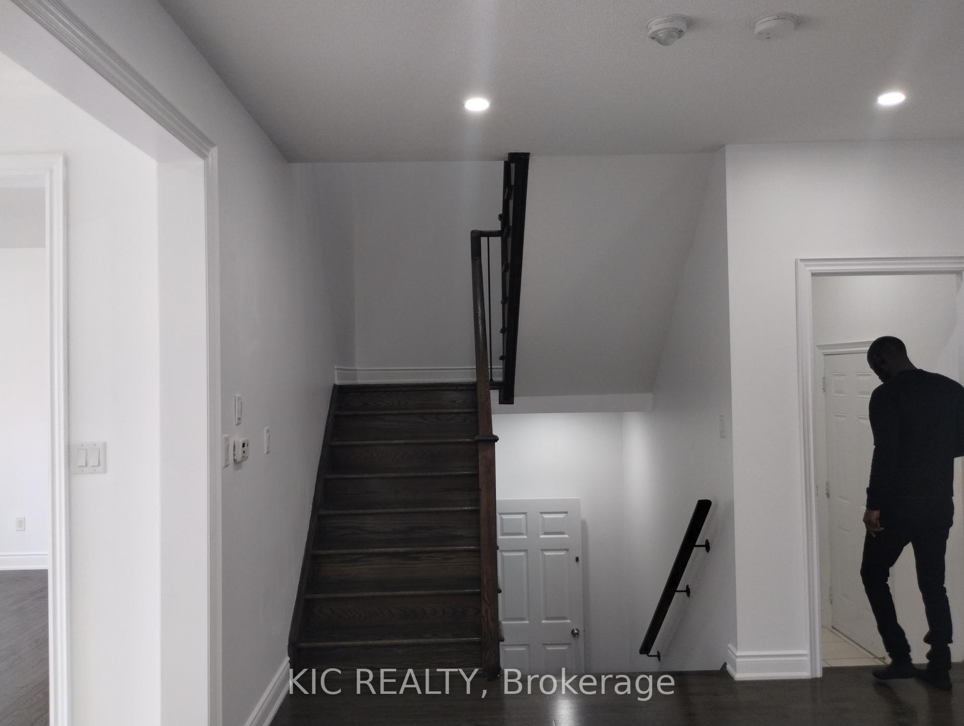 Photo 3 of 1461 Lormel Gate Avenue, Innisfil, Lefroy — HOMEH