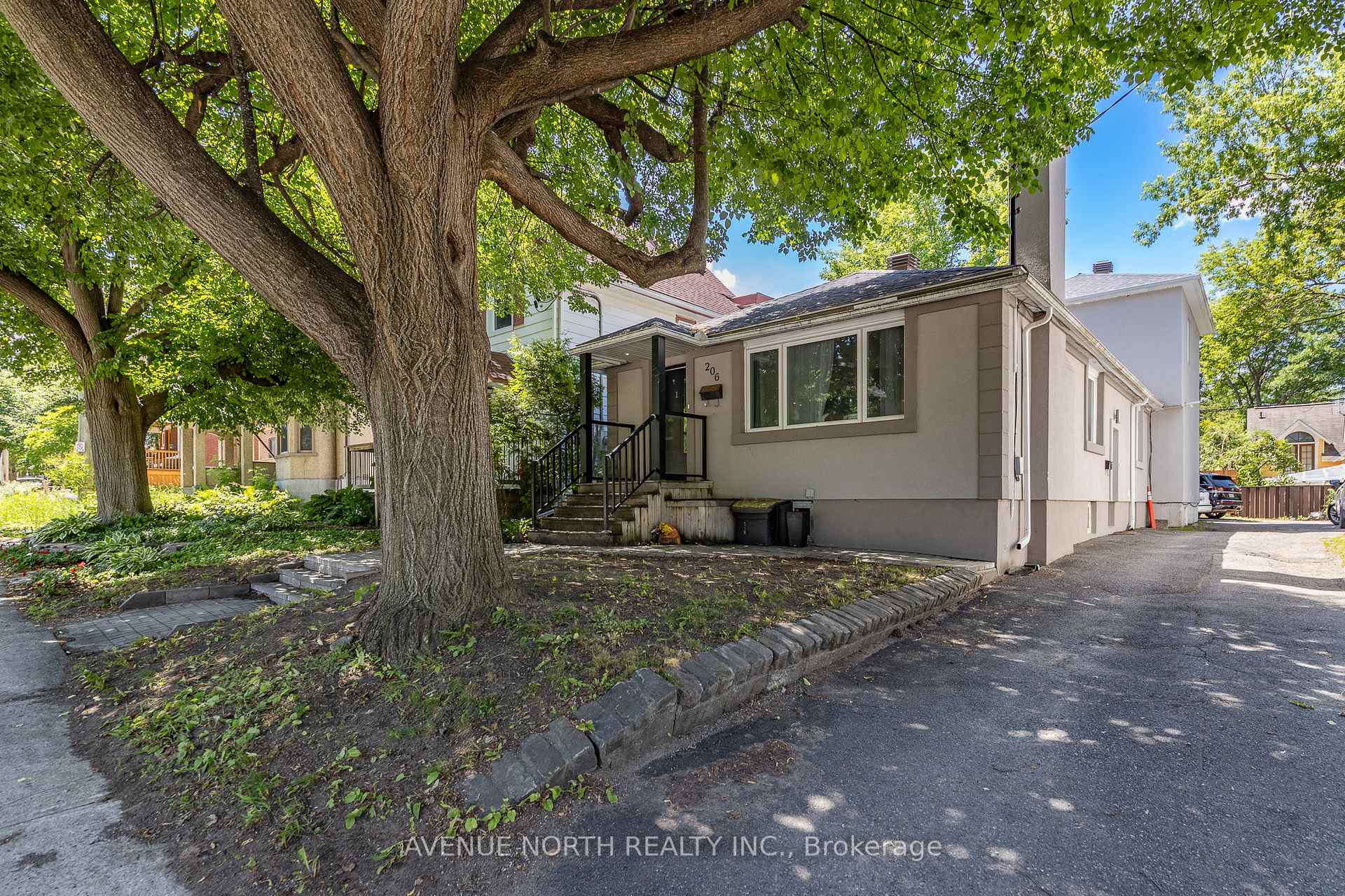 Photo of 206 Blackburn Avenue