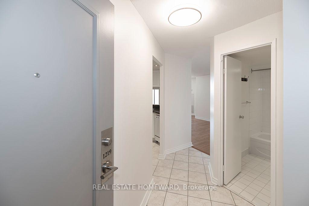 Photo 7 of Unit 1219, 77 Maitland Place, Toronto, Cabbagetown-South St. James Town — HOMEH