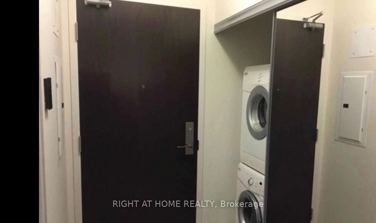 Photo 9 of Unit 409, 88 Sheppard Avenue E, North York, Willowdale East — HOMEH