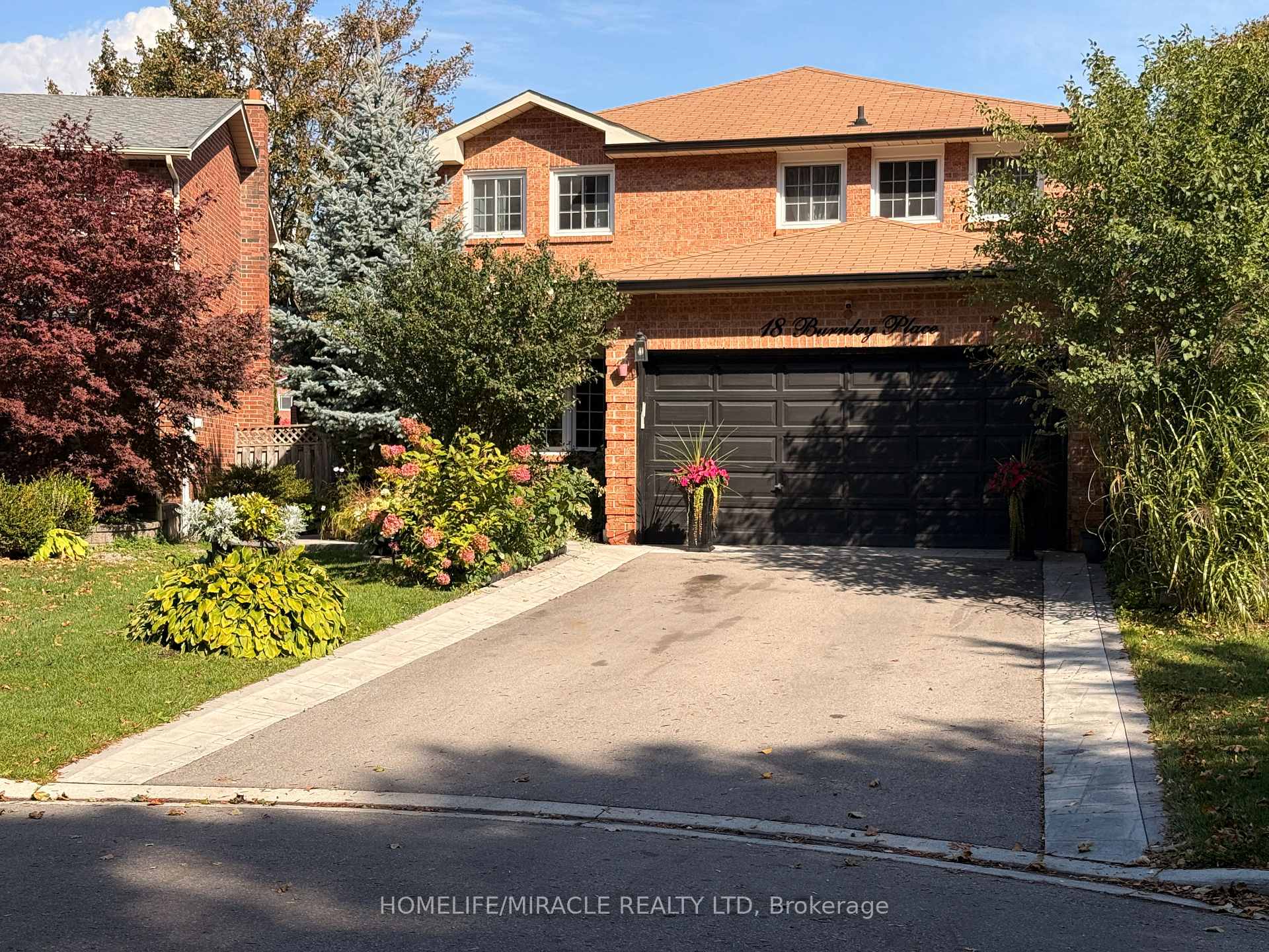 Photo 1 of 18 Burnley Place, Brampton, Heart Lake West — HOMEH