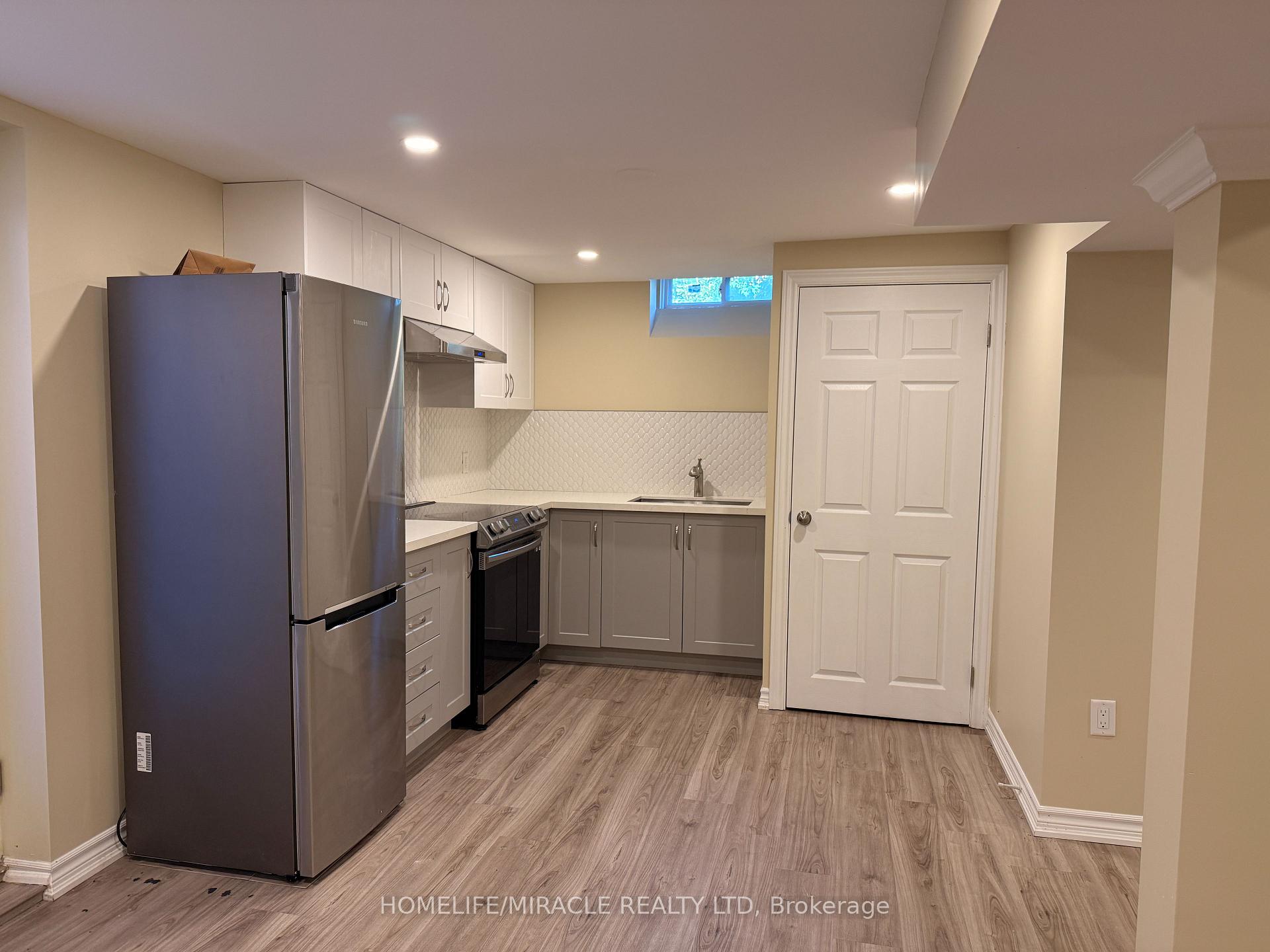 Photo 4 of 18 Burnley Place, Brampton, Heart Lake West — HOMEH