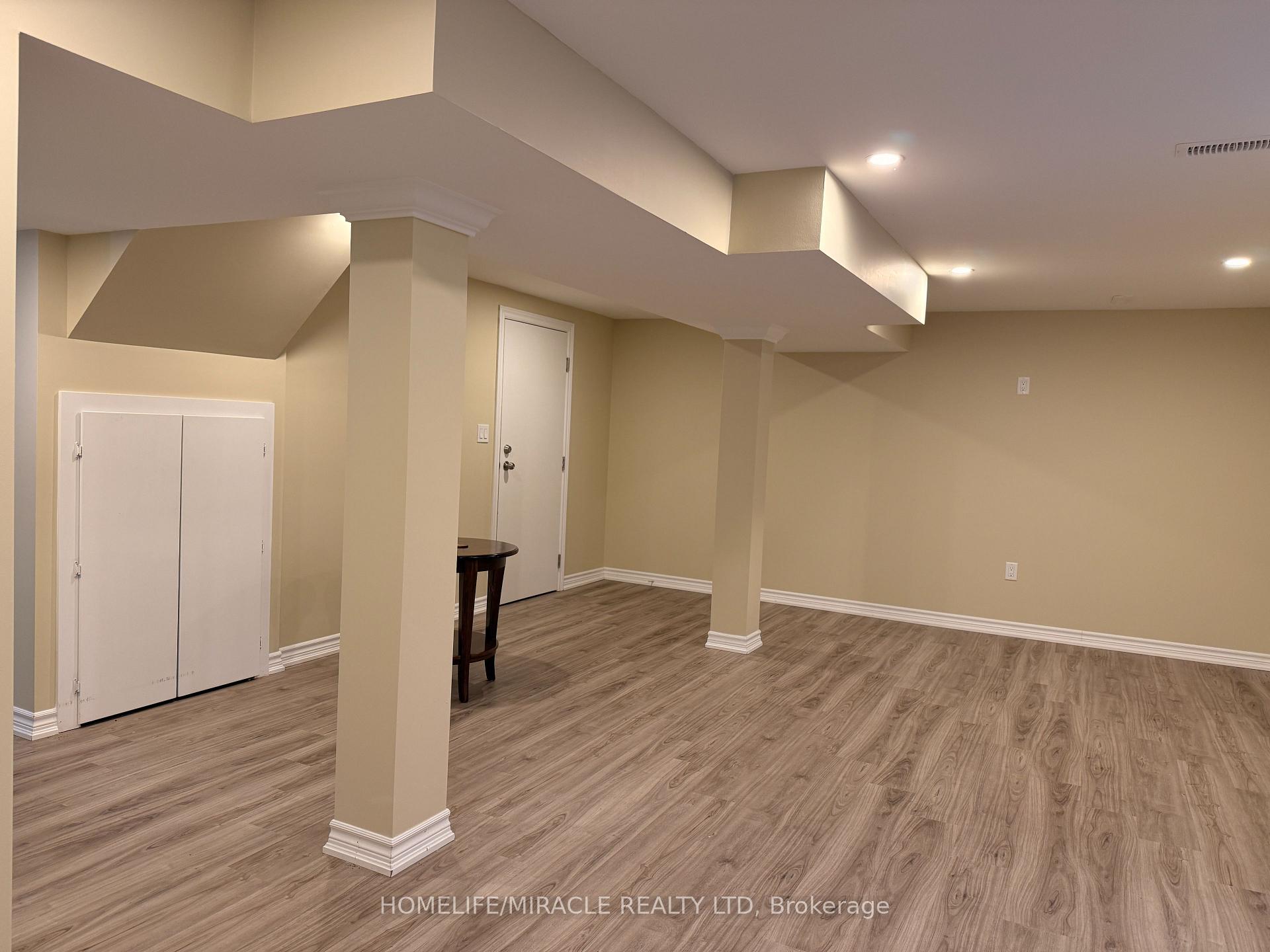 Photo 5 of 18 Burnley Place, Brampton, Heart Lake West — HOMEH