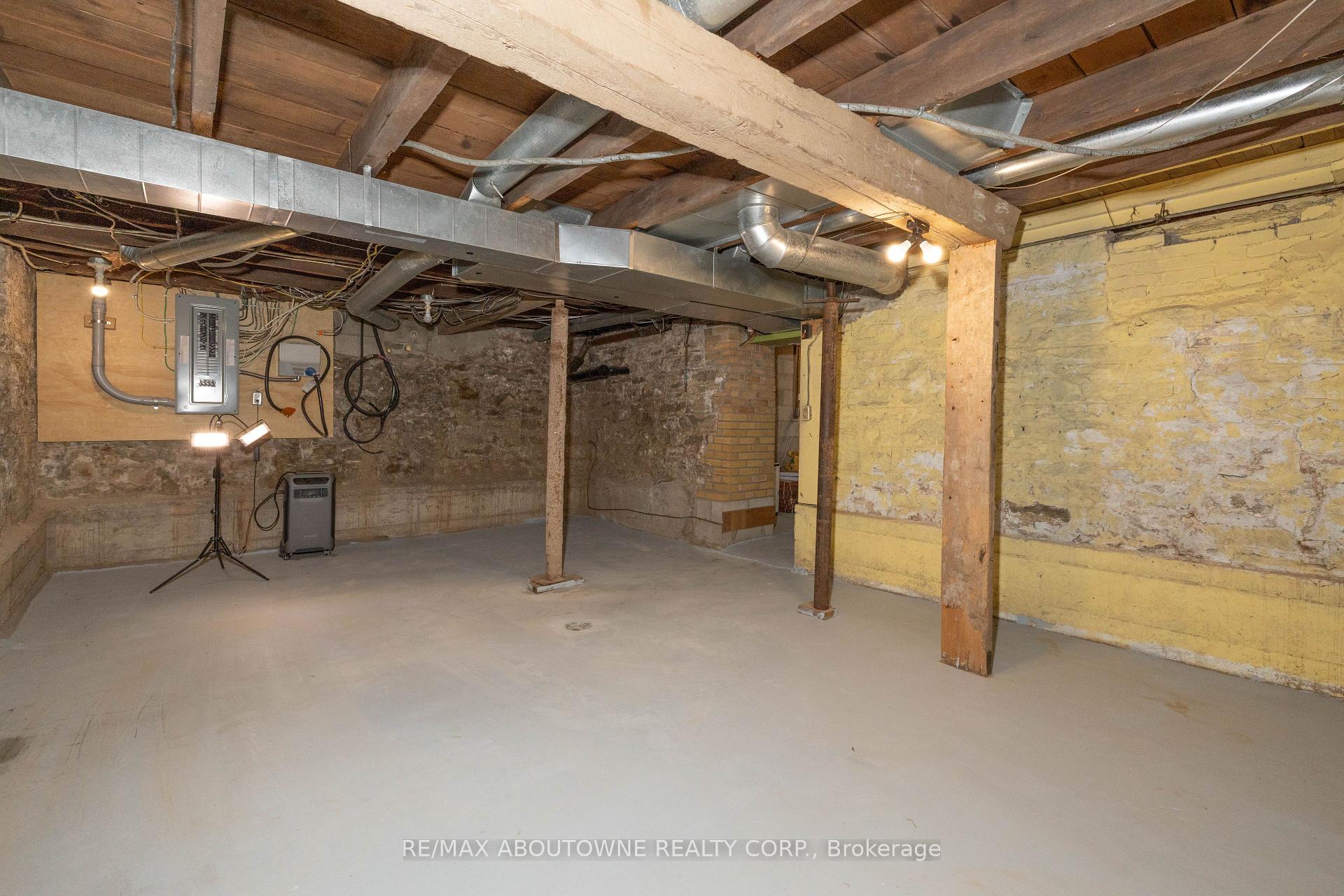 Photo 40 of 3276 Governors Road, Hamilton, Rural Ancaster — HOMEH