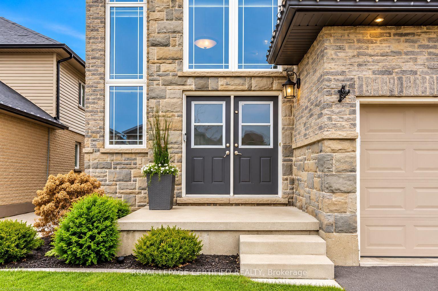 Photo 2 of 115 Davinci Boulevard, Hamilton, Carpenter — HOMEH