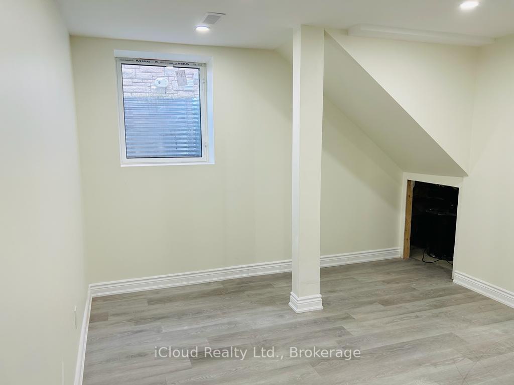 Photo 5 of Unit BASEMENT UNIT, 35 Brixham Lane, Brampton, Brampton North — HOMEH