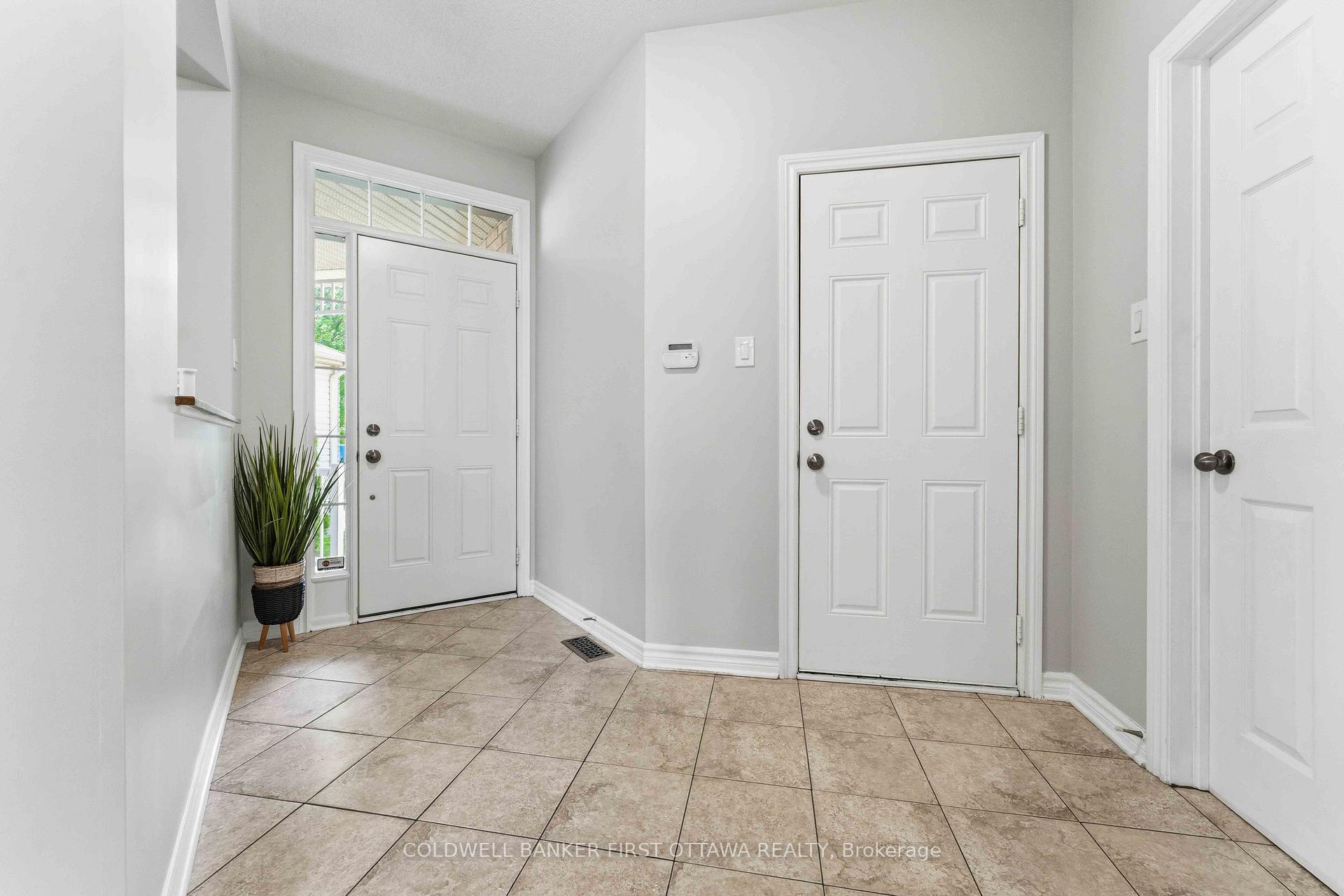 Photo 5 of 150 Strathcarron Crescent, Ottawa, Kanata - Morgan's Grant/South March — HOMEH