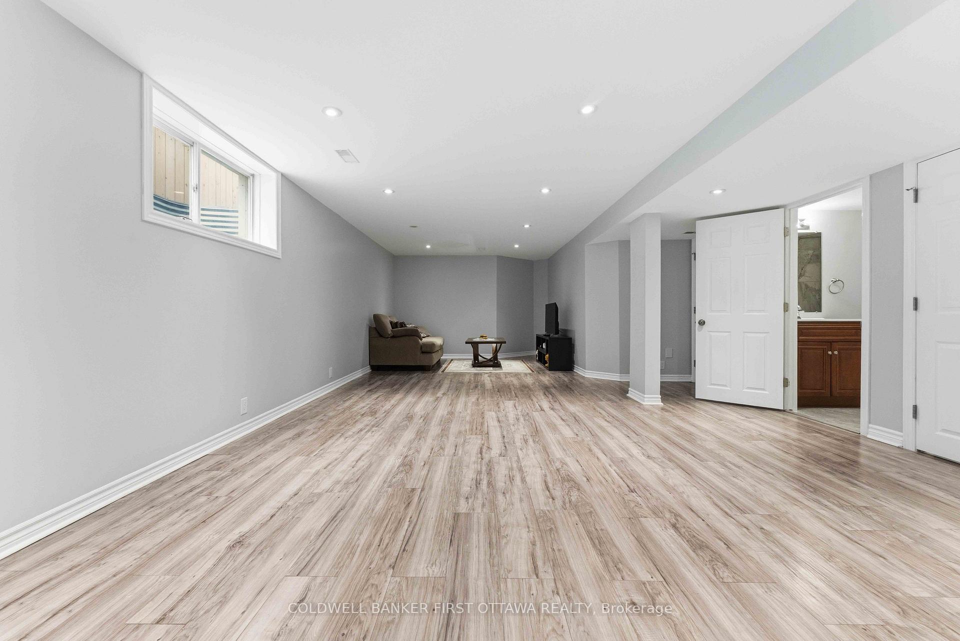 Photo 39 of 150 Strathcarron Crescent, Ottawa, Kanata - Morgan's Grant/South March — HOMEH