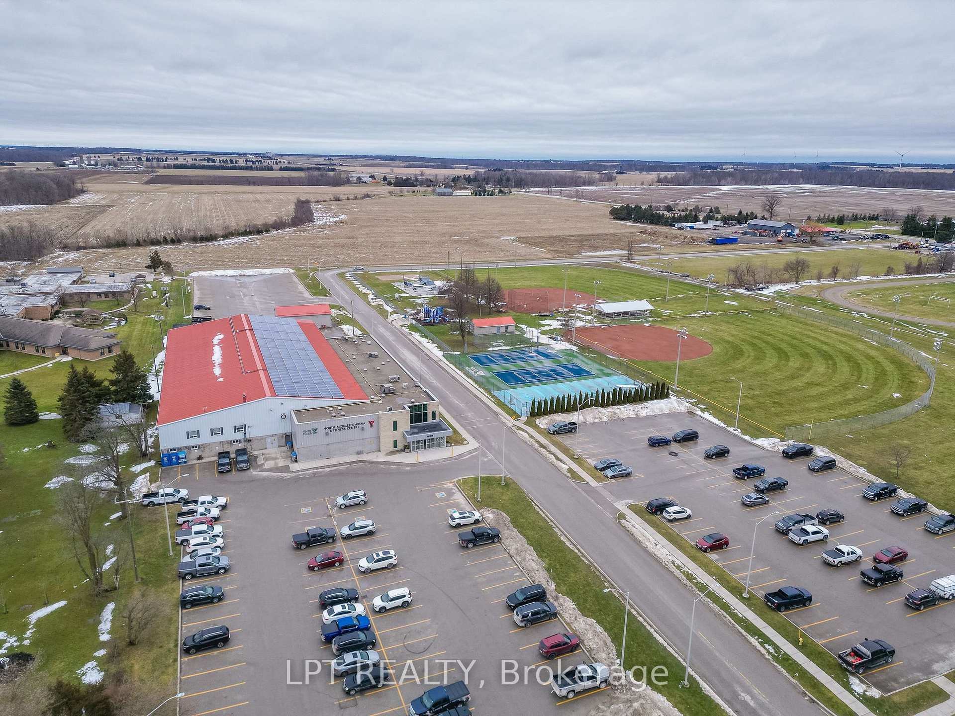 Photo 3 of 208 Merritt Court, North Middlesex, Parkhill — HOMEH