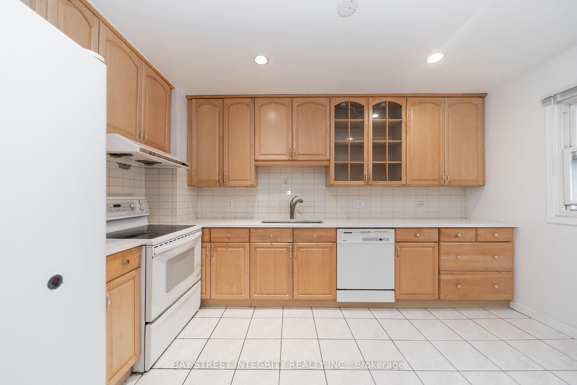 Photo 2 of 6 Sandy Haven Drive, Scarborough, Steeles — HOMEH