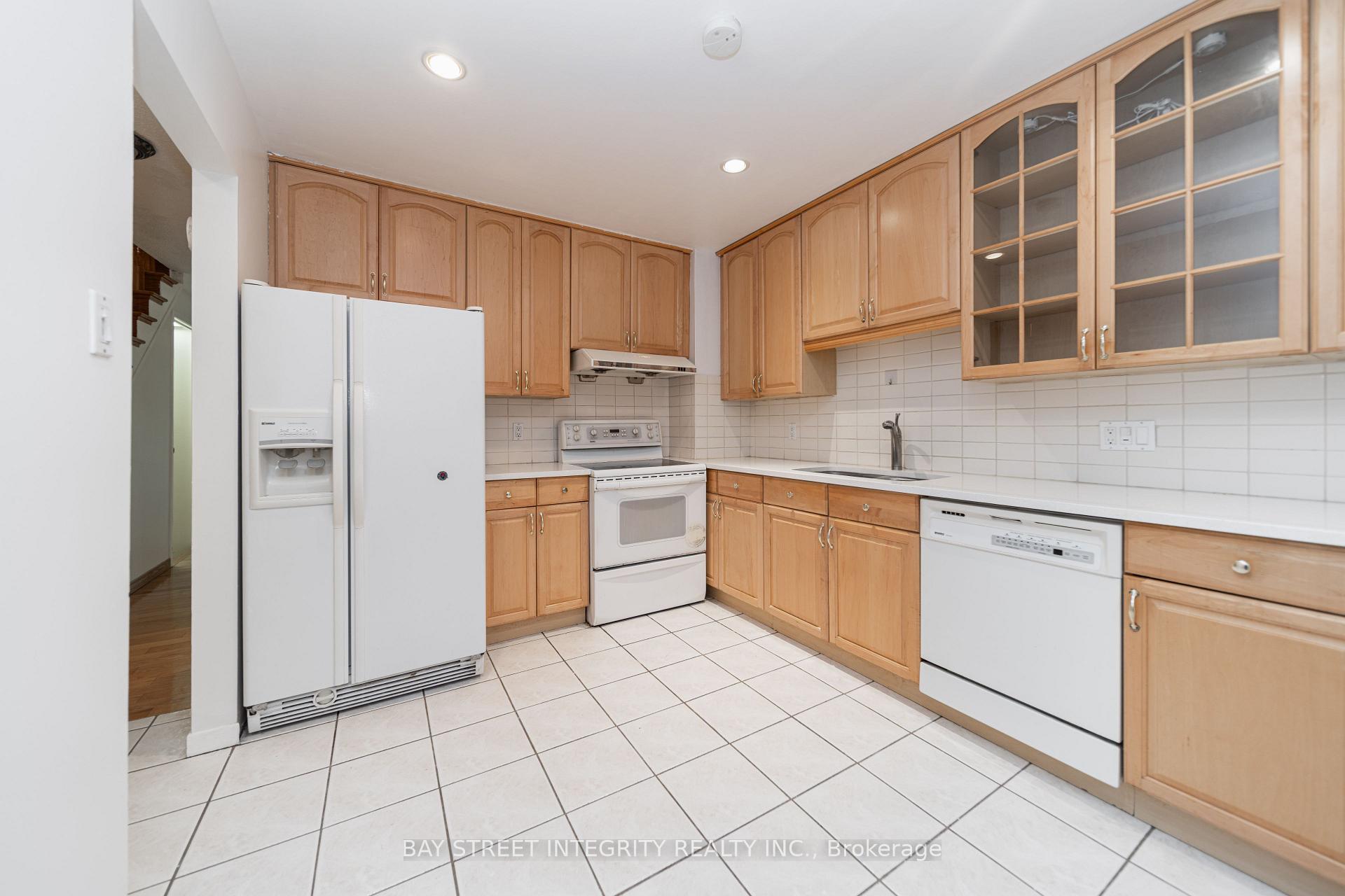 Photo 3 of 6 Sandy Haven Drive, Scarborough, Steeles — HOMEH