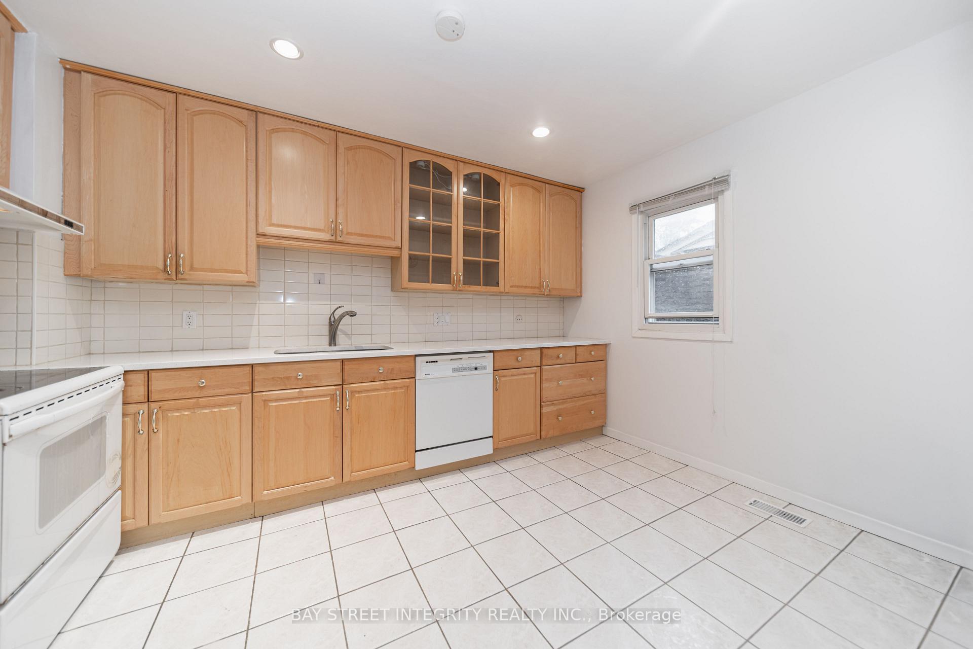 Photo 4 of 6 Sandy Haven Drive, Scarborough, Steeles — HOMEH