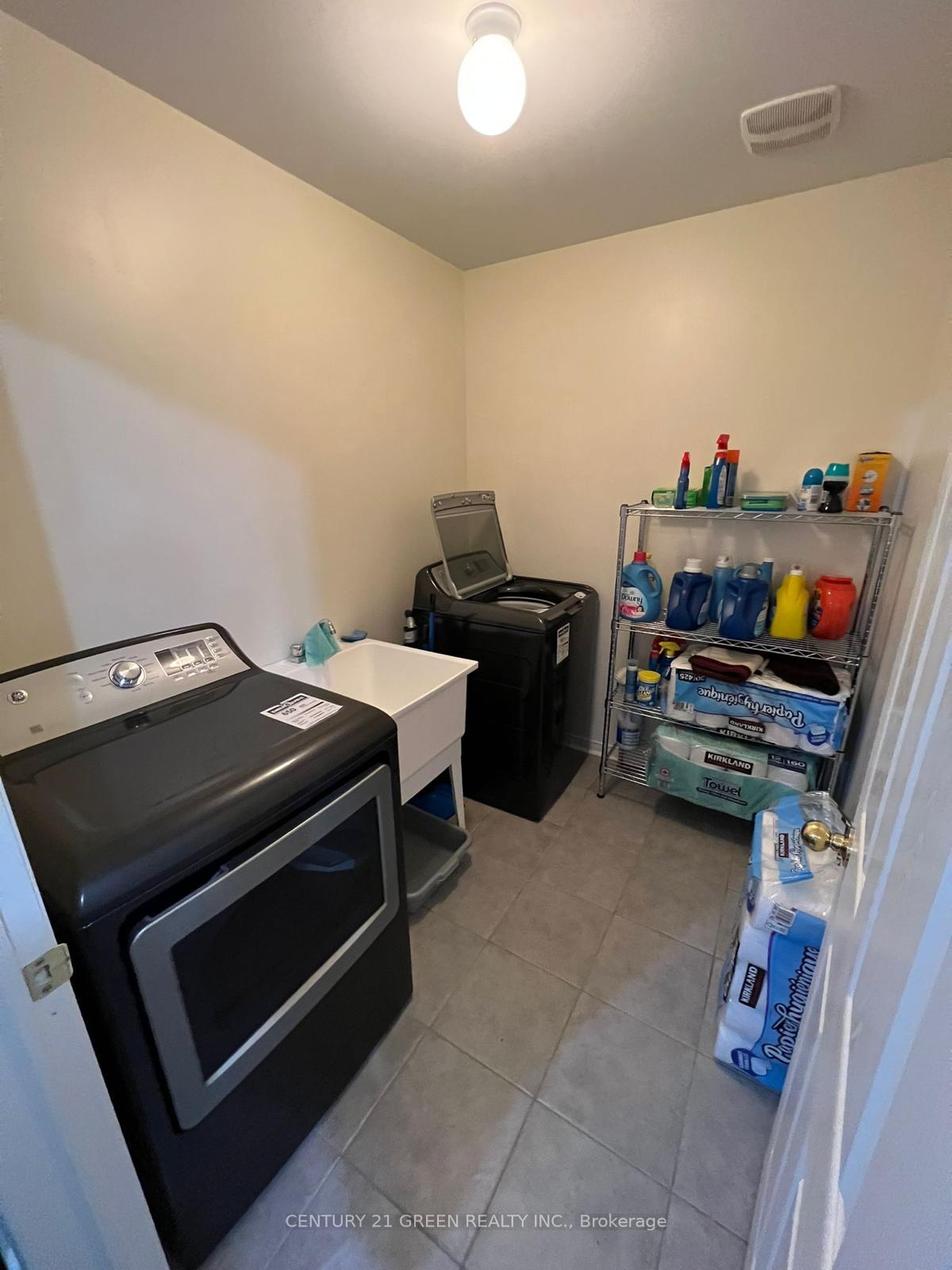 Photo 19 of 40 Cookview Drive, Brampton, Sandringham-Wellington — HOMEH