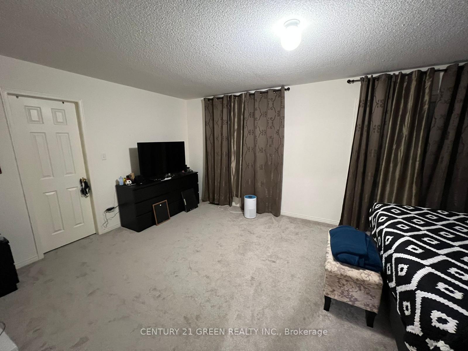 Photo 23 of 40 Cookview Drive, Brampton, Sandringham-Wellington — HOMEH